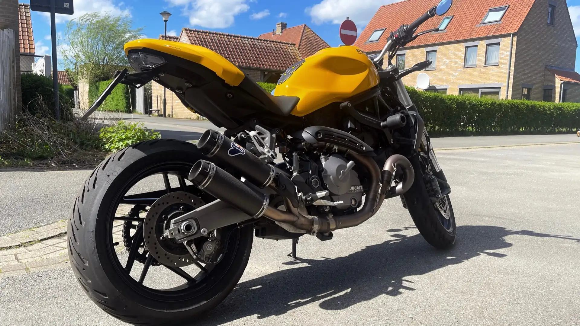 Ducati Monster 821 Žlutá - 2