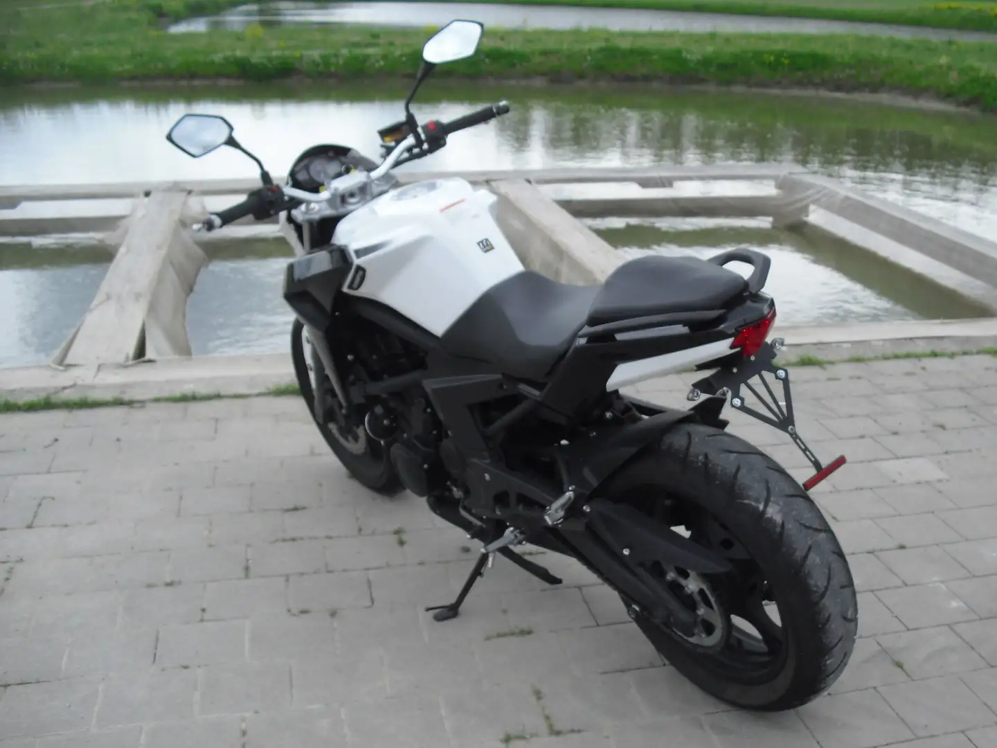 CFMOTO 650 NK Blanc - 2