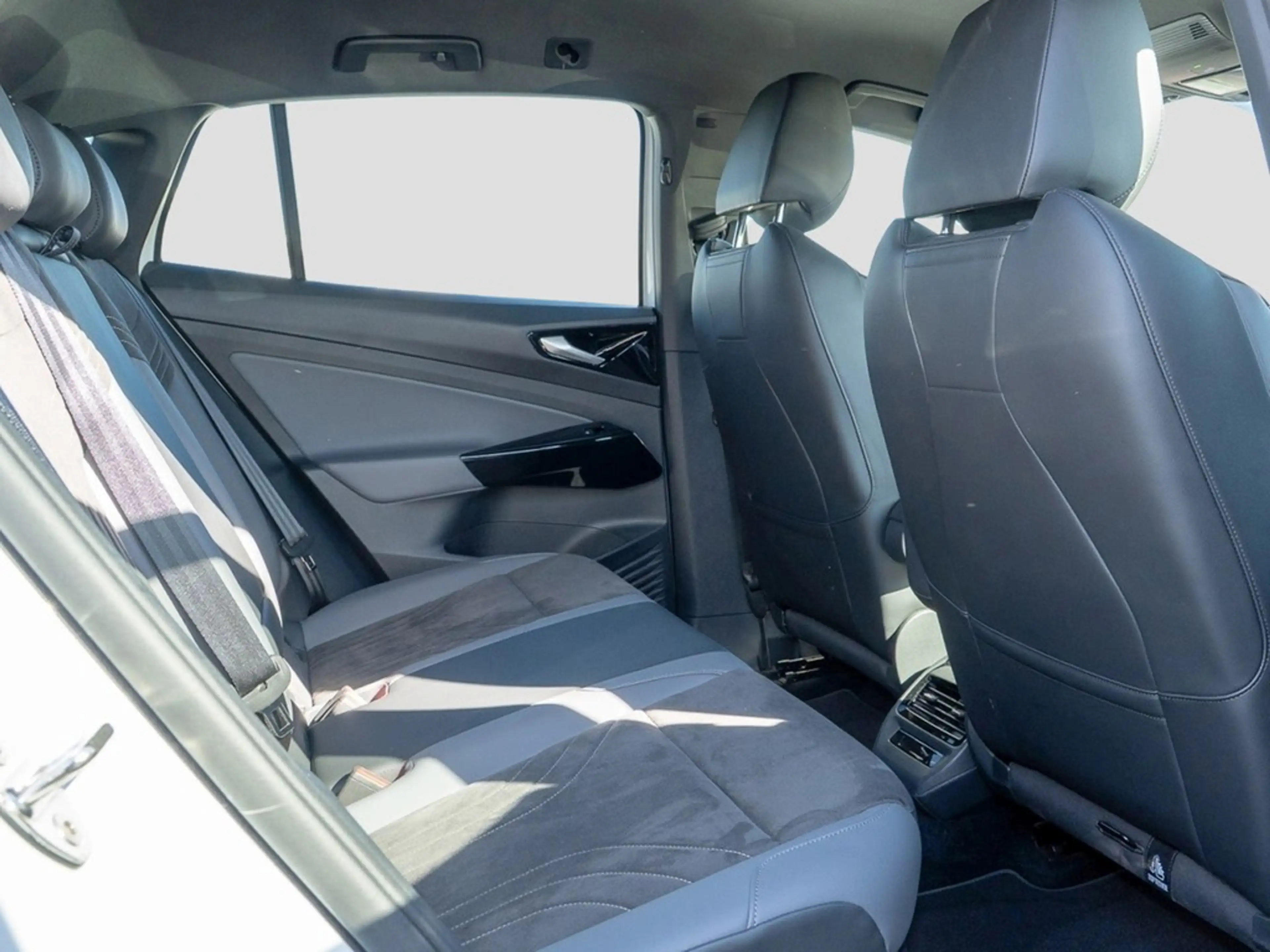 Volkswagen ID.5 Pro AHK — photo 10