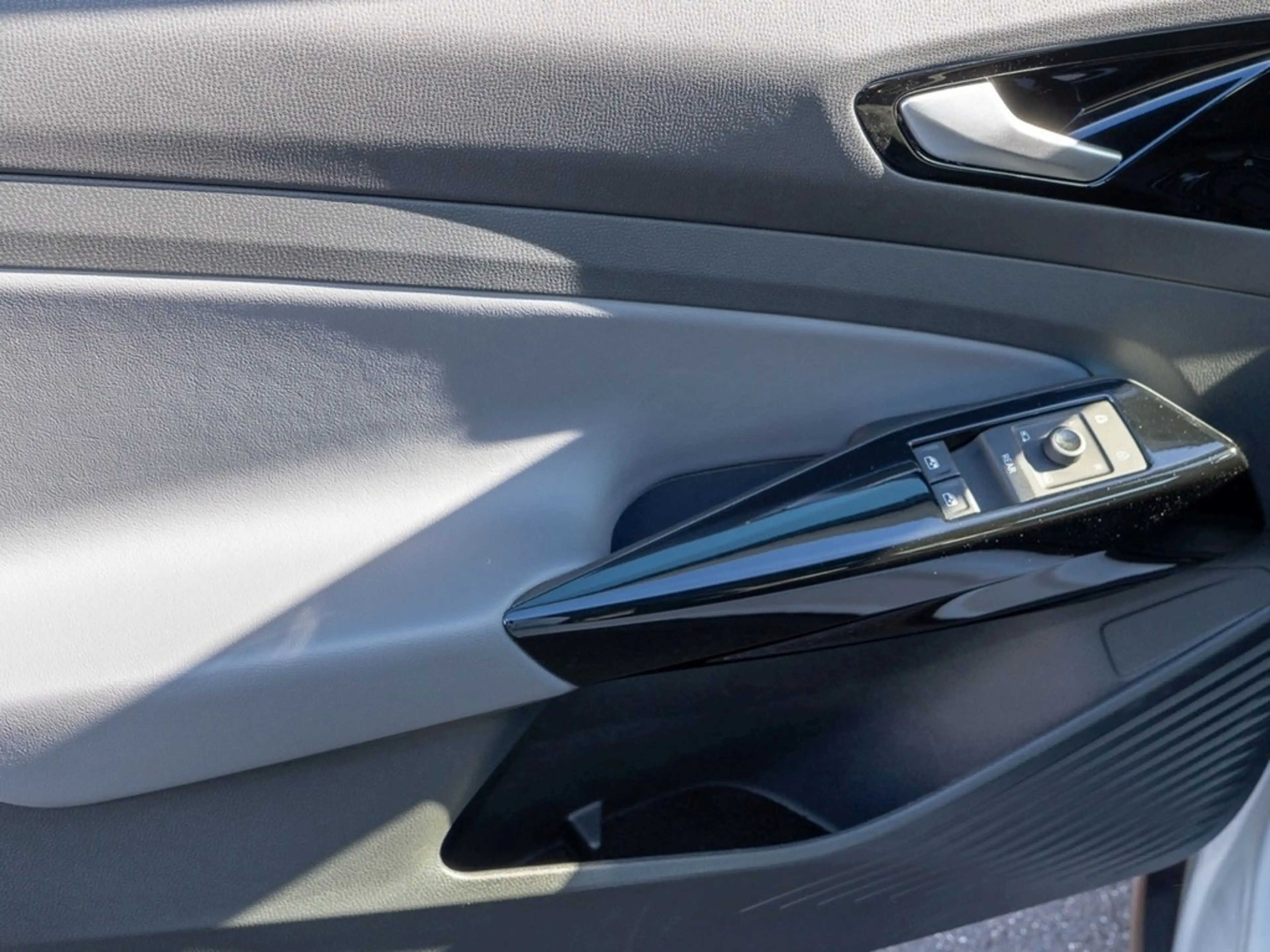 Volkswagen ID.5 Pro AHK — photo 15
