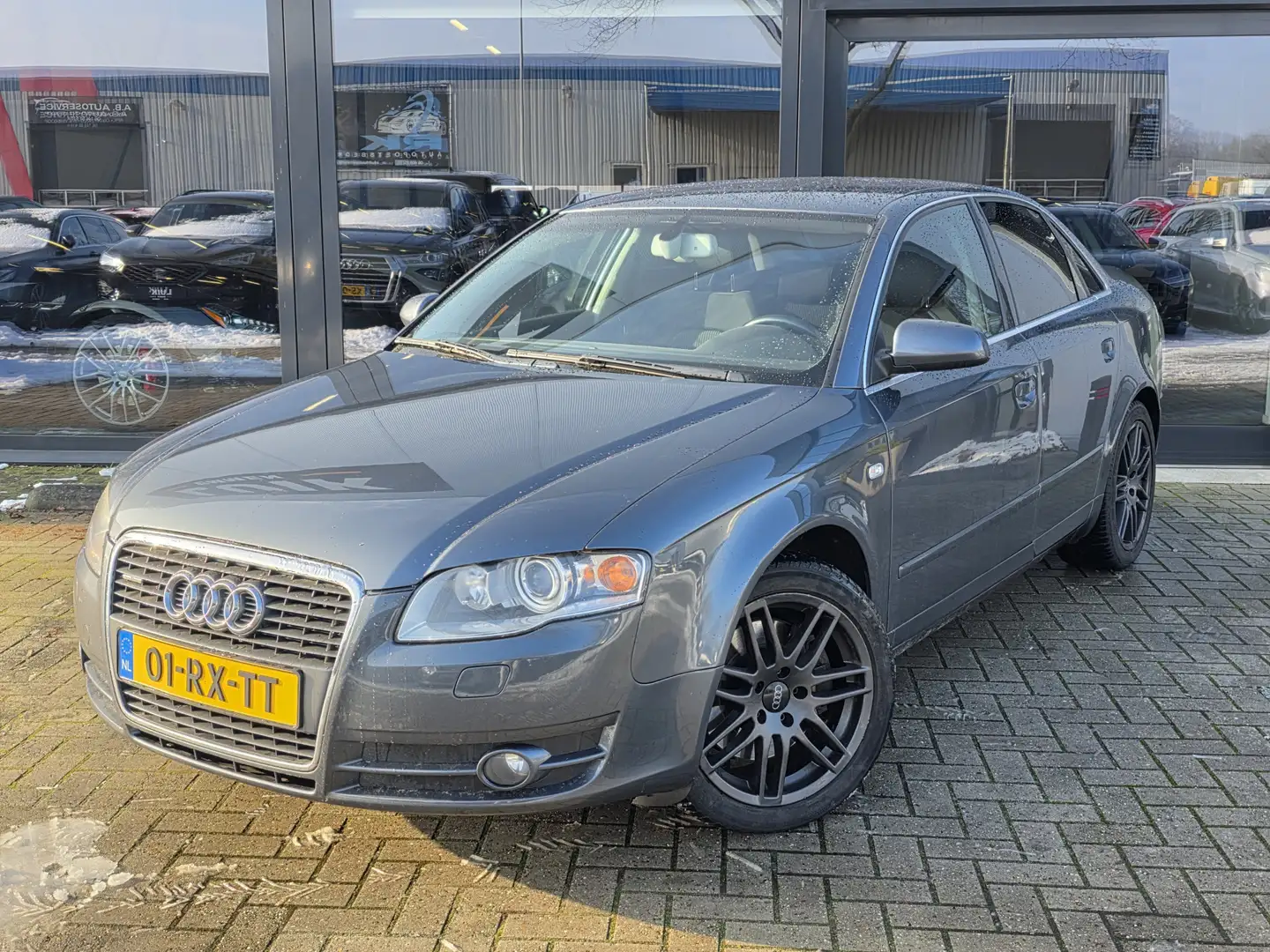 Audi A4 Limousine 3.2 FSI Pro Line Grau - 2