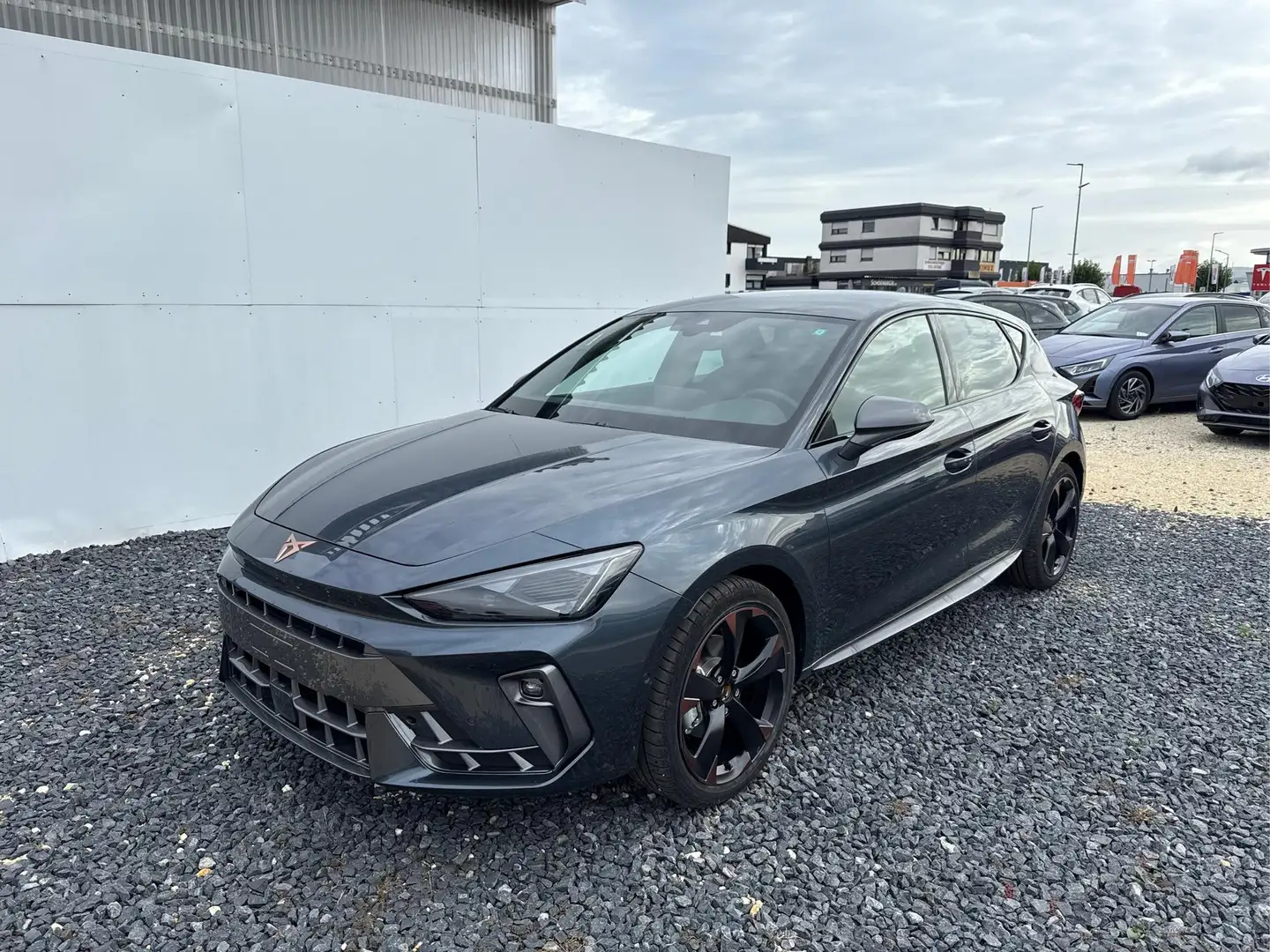 CUPRA Leon 1.5 eTSI DSG INTELLIGENT DRIVE ACC KEYLESS 1.5 ... Grau - 1