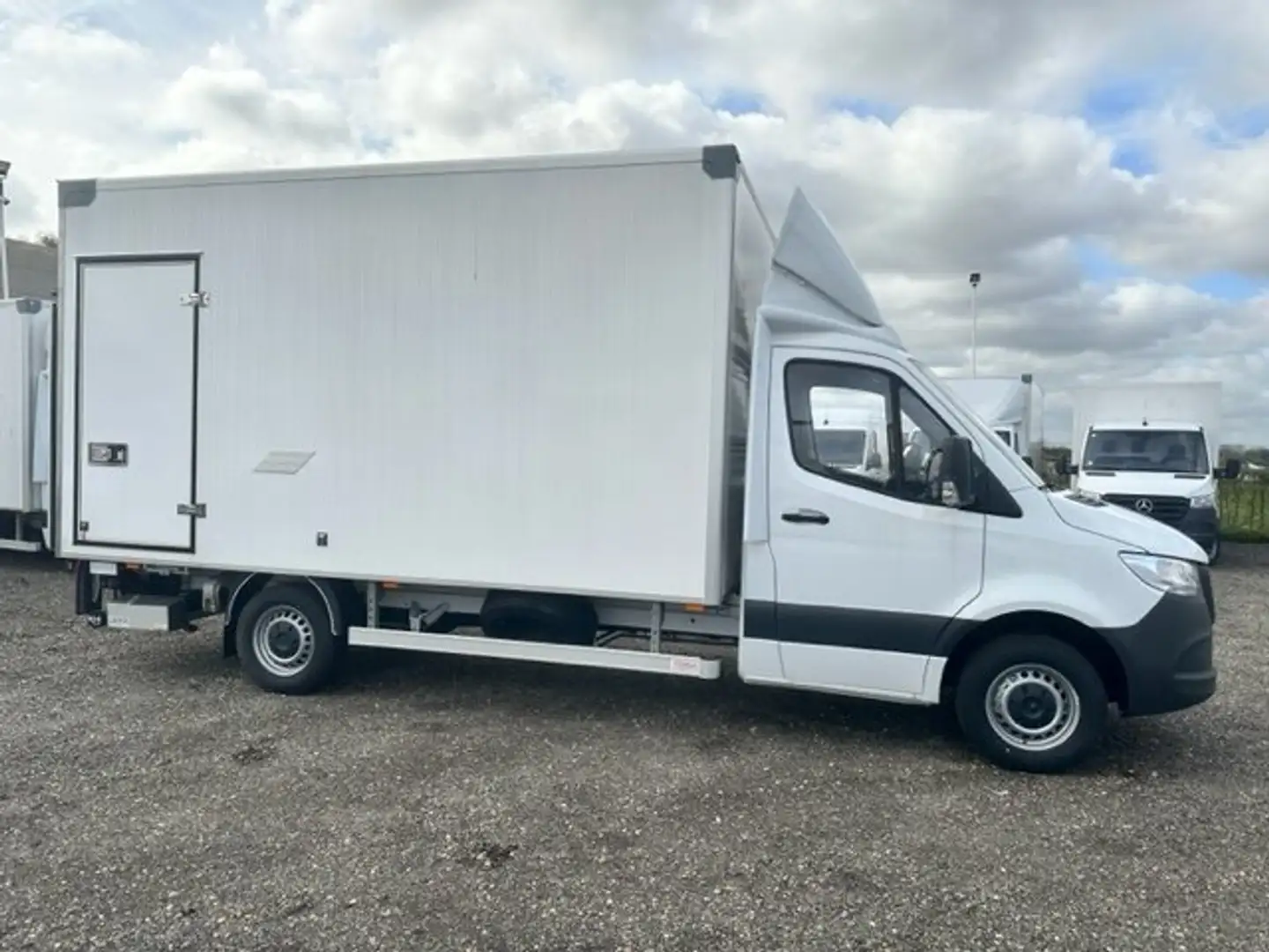 Mercedes-Benz Sprinter 317 BOX + LIFT € 51900 2300 MM HOOG !! bijela - 1