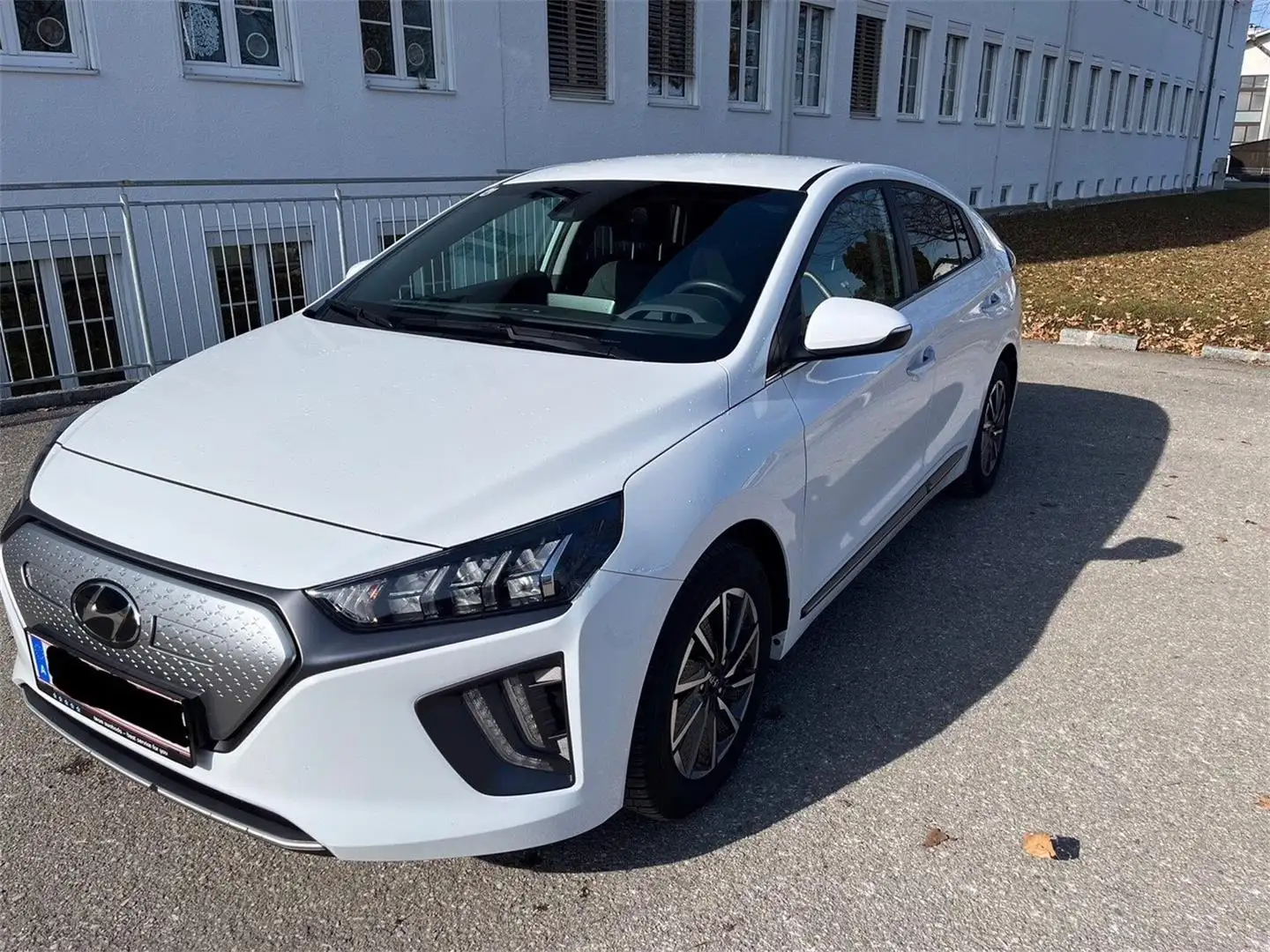 Hyundai IONIQ Ioniq Elektro 38kWh Level 4 Weiß - 1