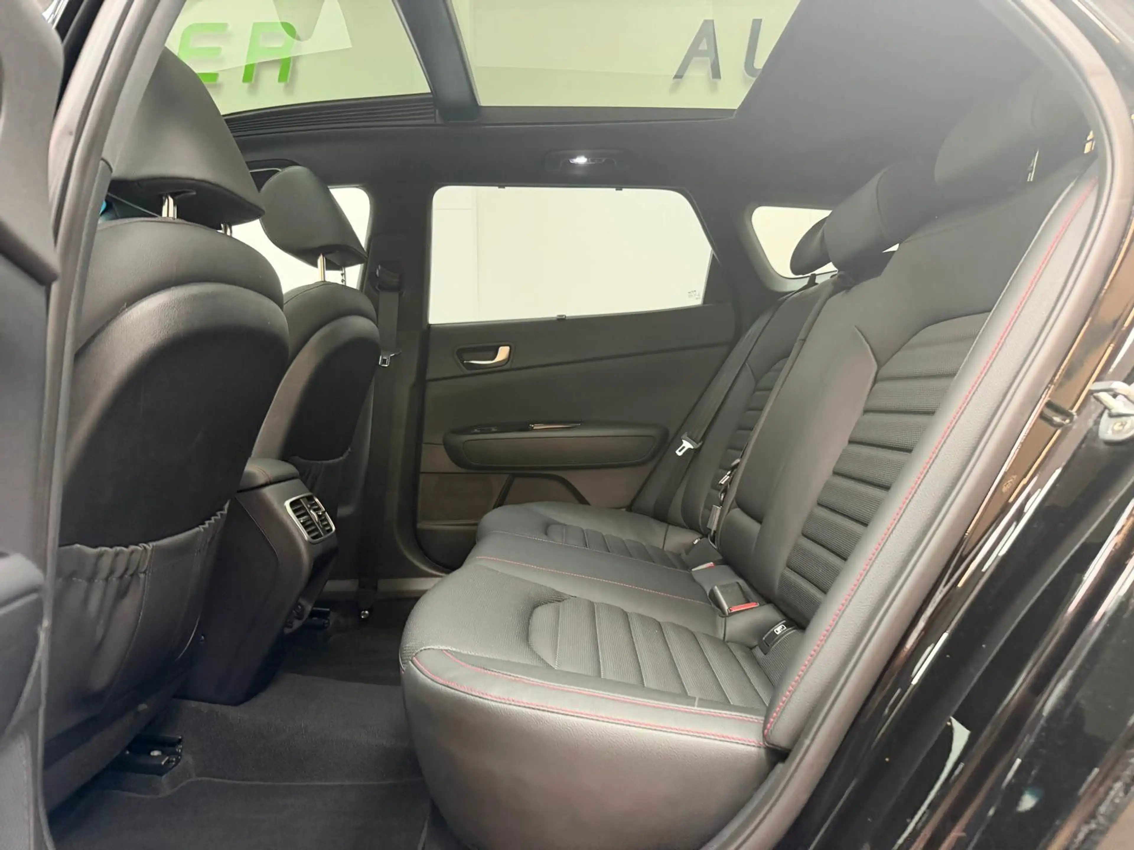 Kia Optima Sportswagon GT-Line / 360° / PANORAMA — photo 14