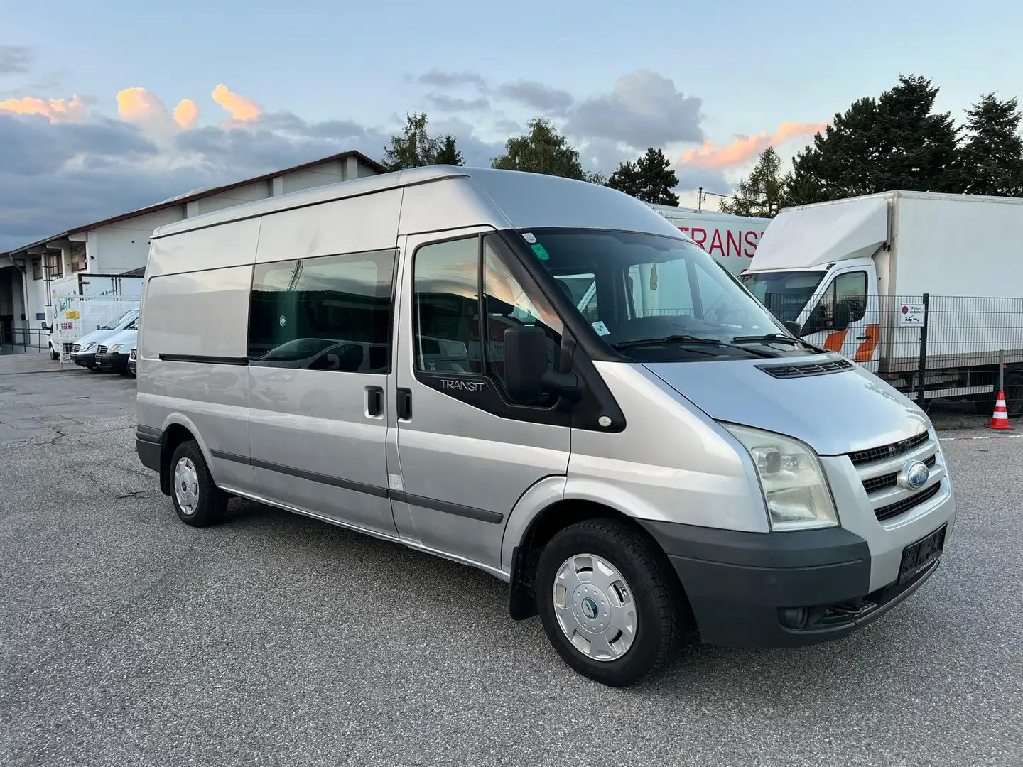 Ford Transit Transit FT 300 Trend 2,2 Silber - 1