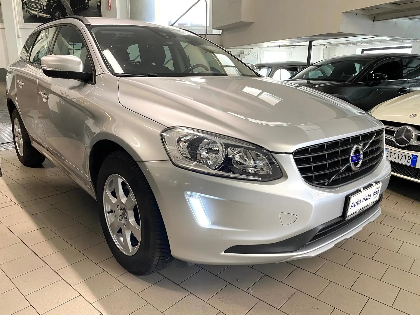 Volvo XC60 XC60 2.0 d3 Business 150cv Tagliandata Argento - 2