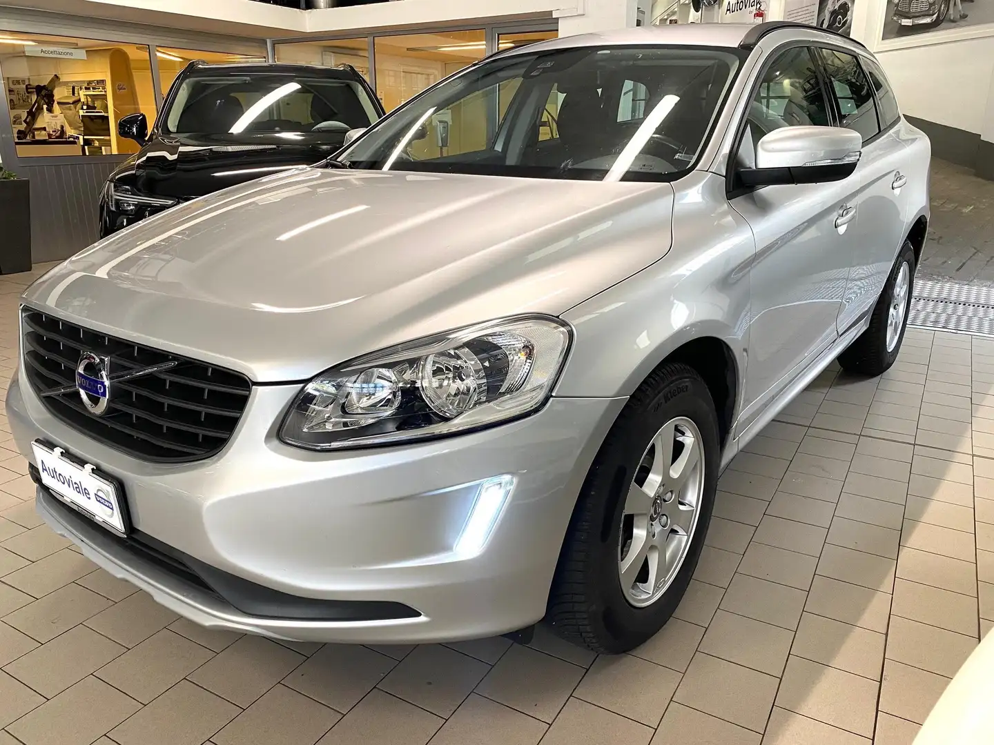 Volvo XC60 XC60 2.0 d3 Business 150cv Tagliandata Argento - 1