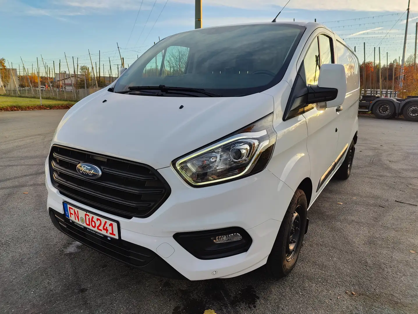 Ford Transit Custom 280 L1 Trend / BOTT REGALAUSBAU /FLÜGELTÜREN Weiß - 1