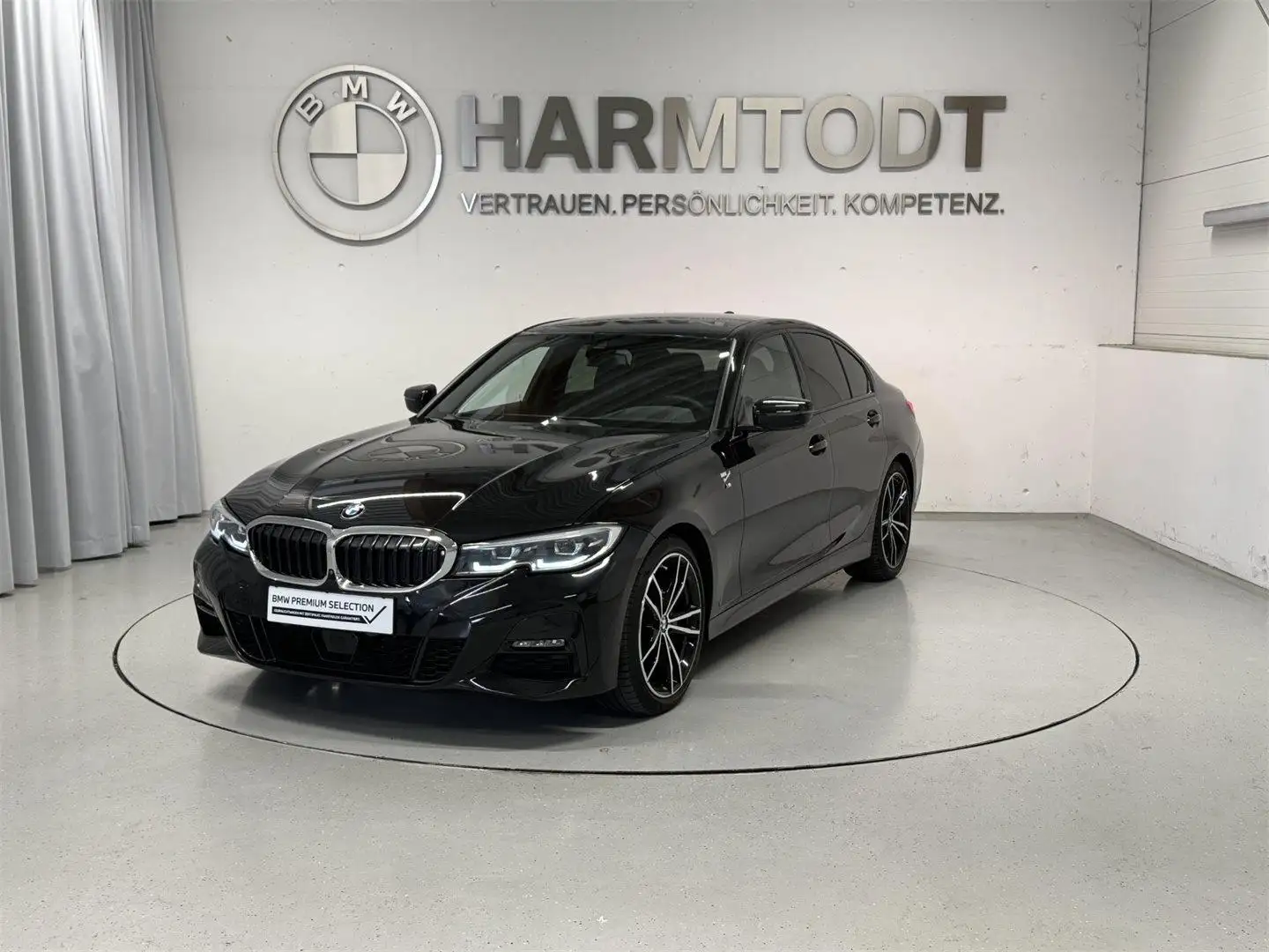 BMW 320 d xDrive Schwarz - 1