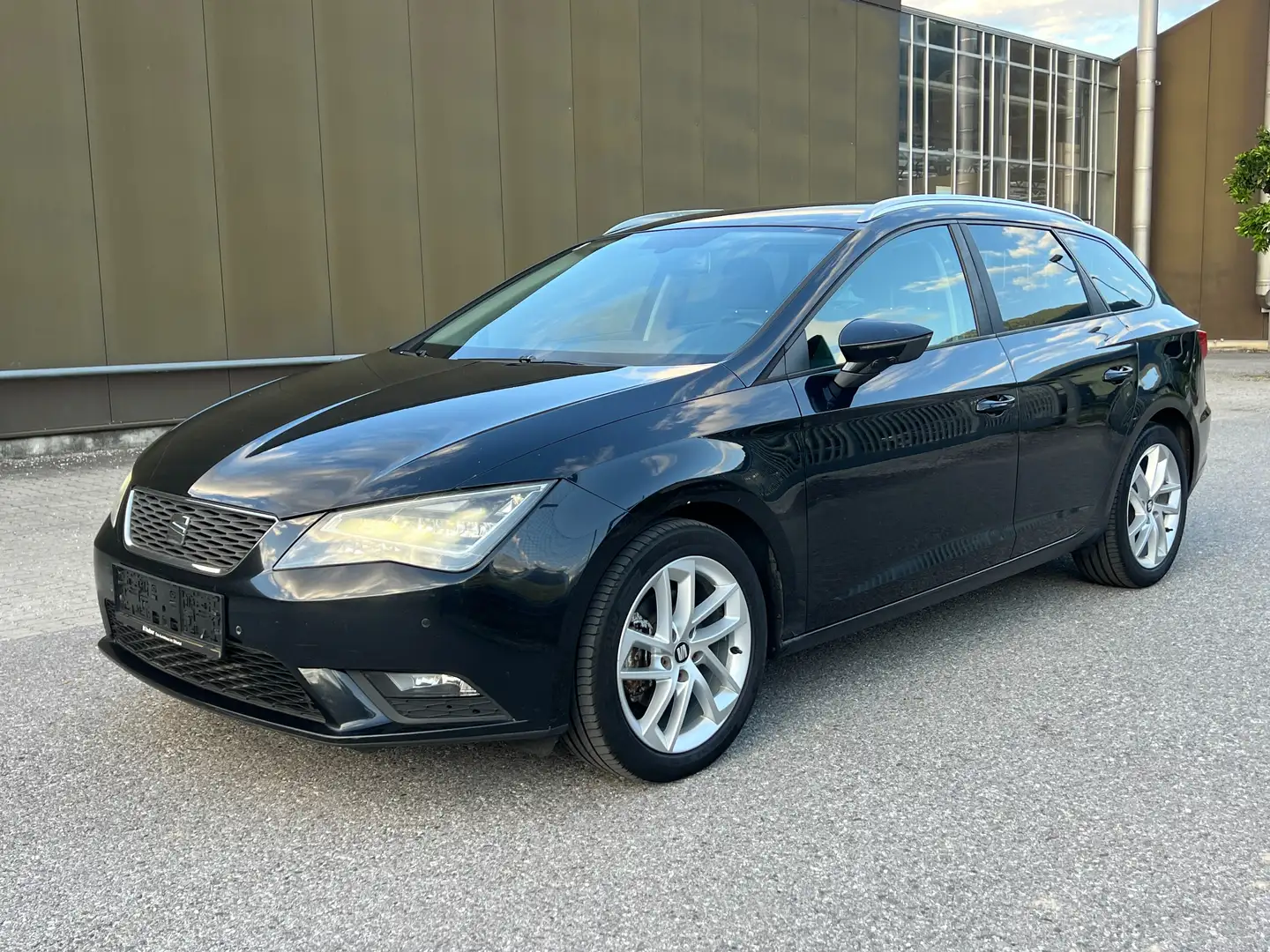 SEAT Leon Style 4Drive LED-Scheinwerfer PDC* Schwarz - 1