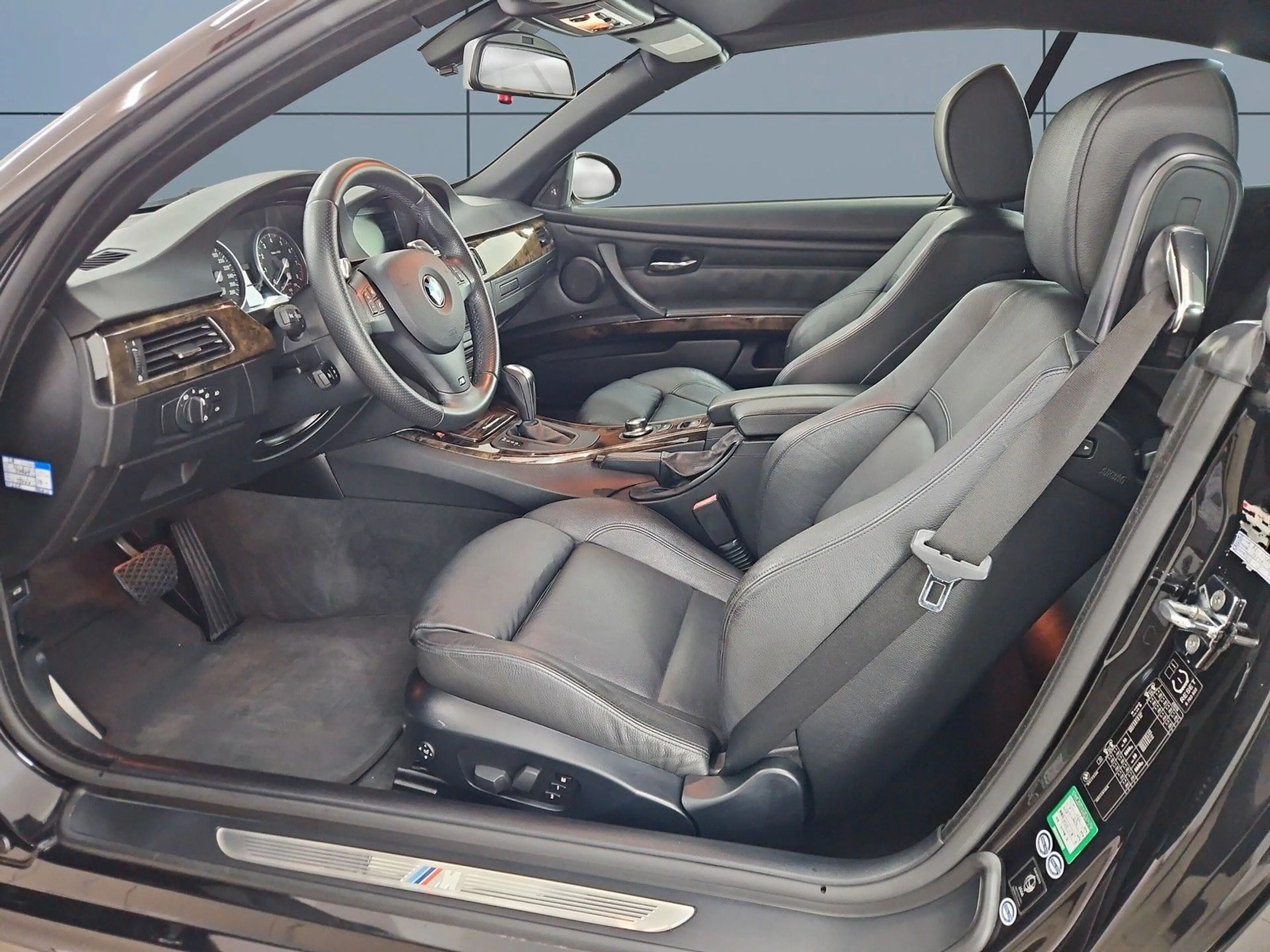 BMW 335 iA M-Paket Cabrio PDC*XEN*MEM*NAV*SHZ*KAM*TEM — photo 9