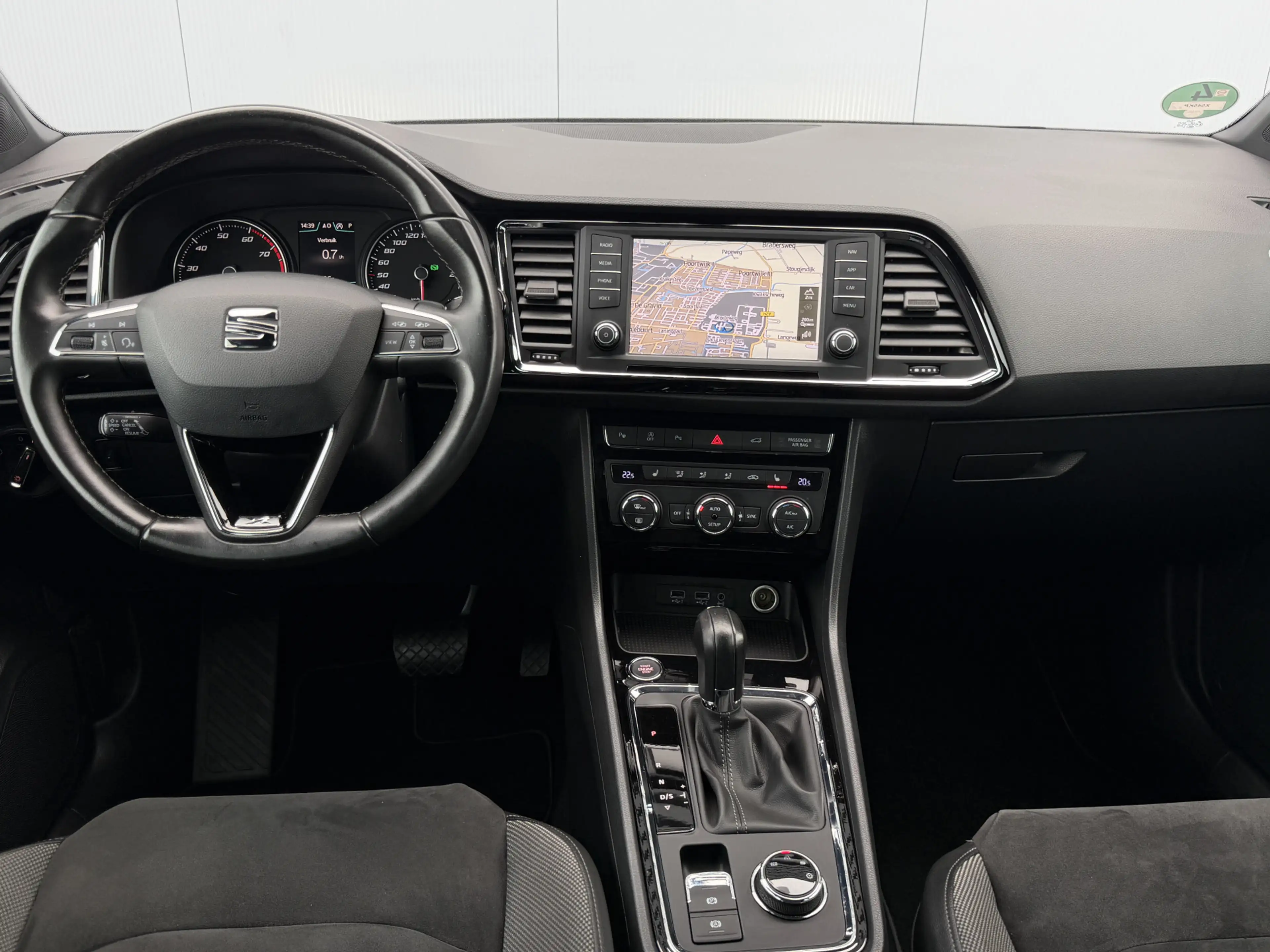 SEAT Ateca 1.5 TSI Business Intense Automaat/Pano/Trekhaak. — photo 2