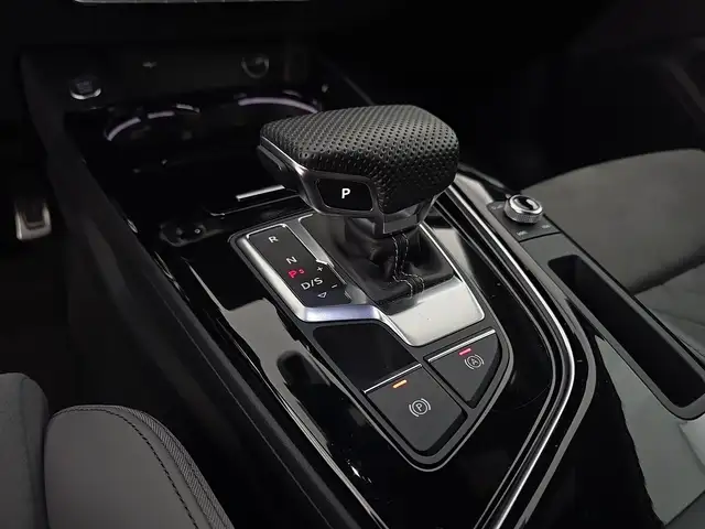 Audi A4 Avant view 12