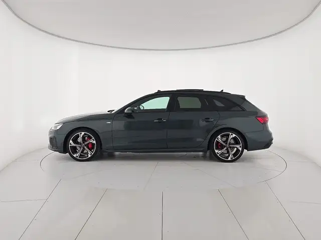 Audi A4 Avant view 2