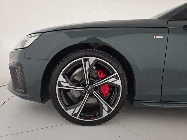 Audi A4 Avant view 8