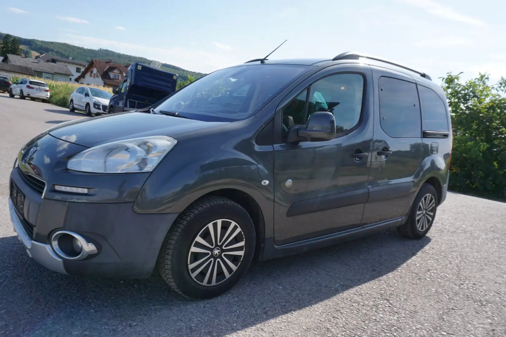 Peugeot Partner Tepee Outdoor 1.6 HDi 115 FAP Grau - 2