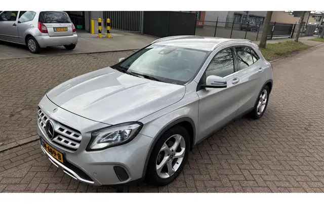 Mercedes-Benz GLA 180 Business Solution AMG AUT 2017