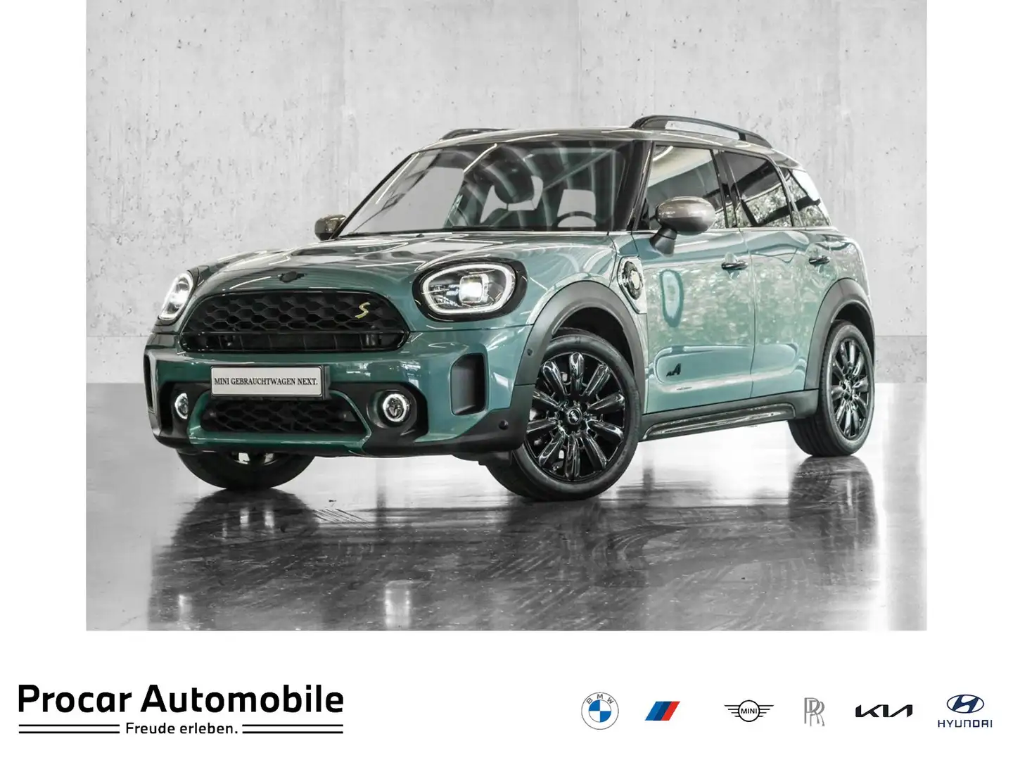 MINI Cooper SE Countryman Cooper SE ALL4 Classic Trim Aut Nav LED Parkass 18 Groen - 1