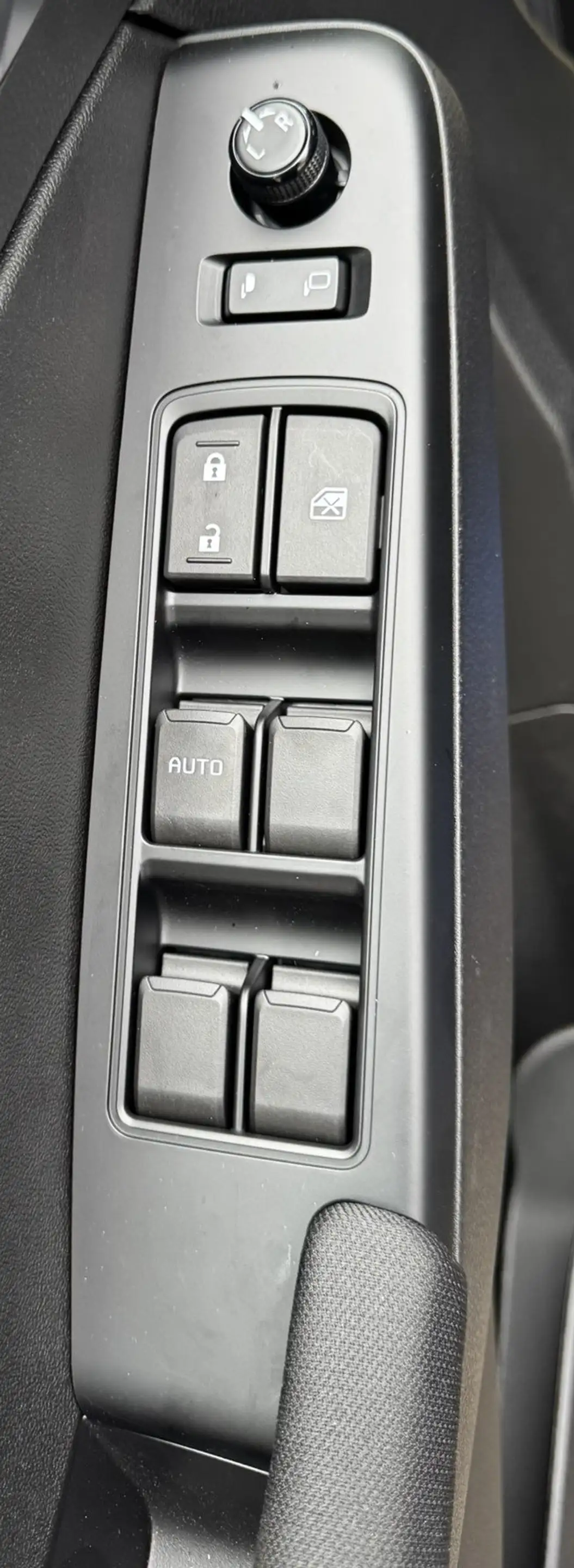 Isuzu D-Max Double Cab LS AT 4WD Rough Terrain Mode — photo 10