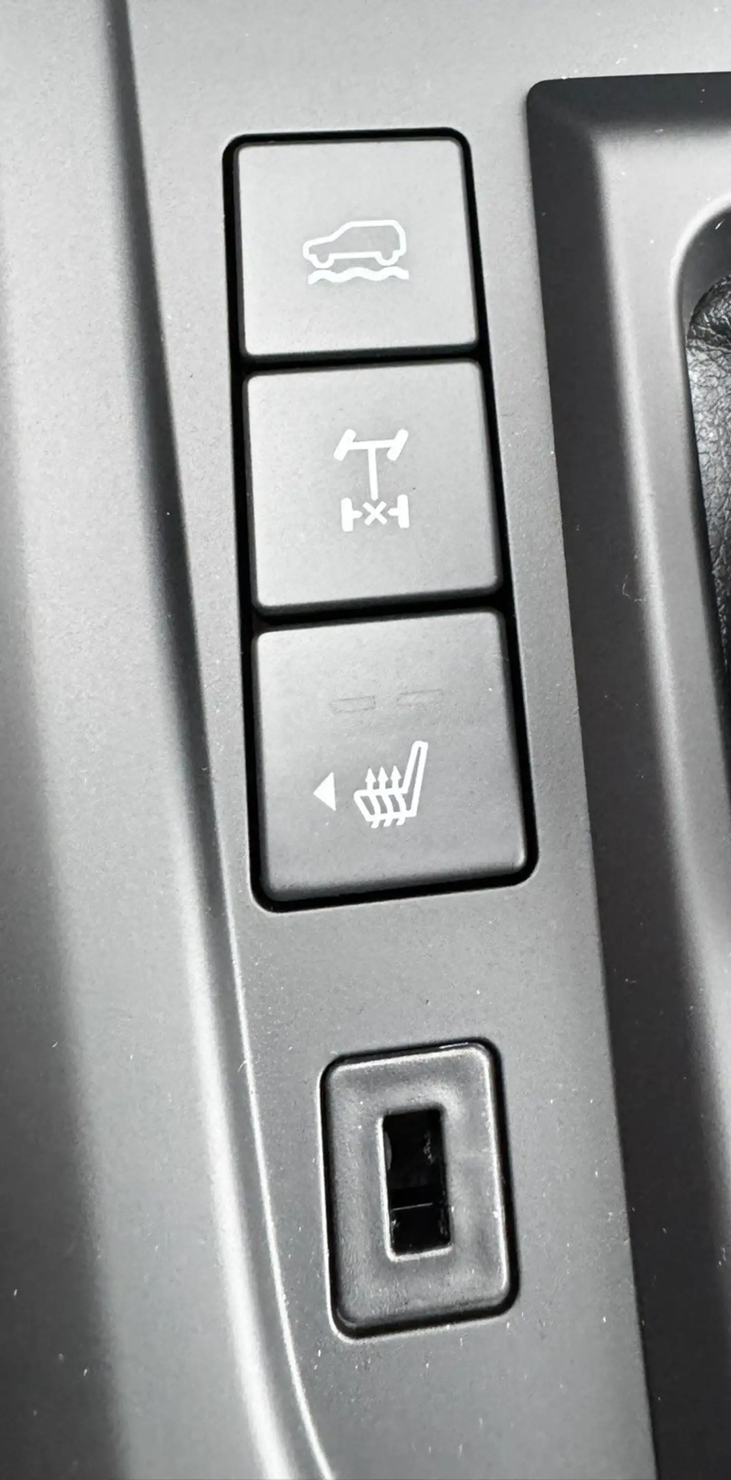 Isuzu D-Max Double Cab LS AT 4WD Rough Terrain Mode — photo 11