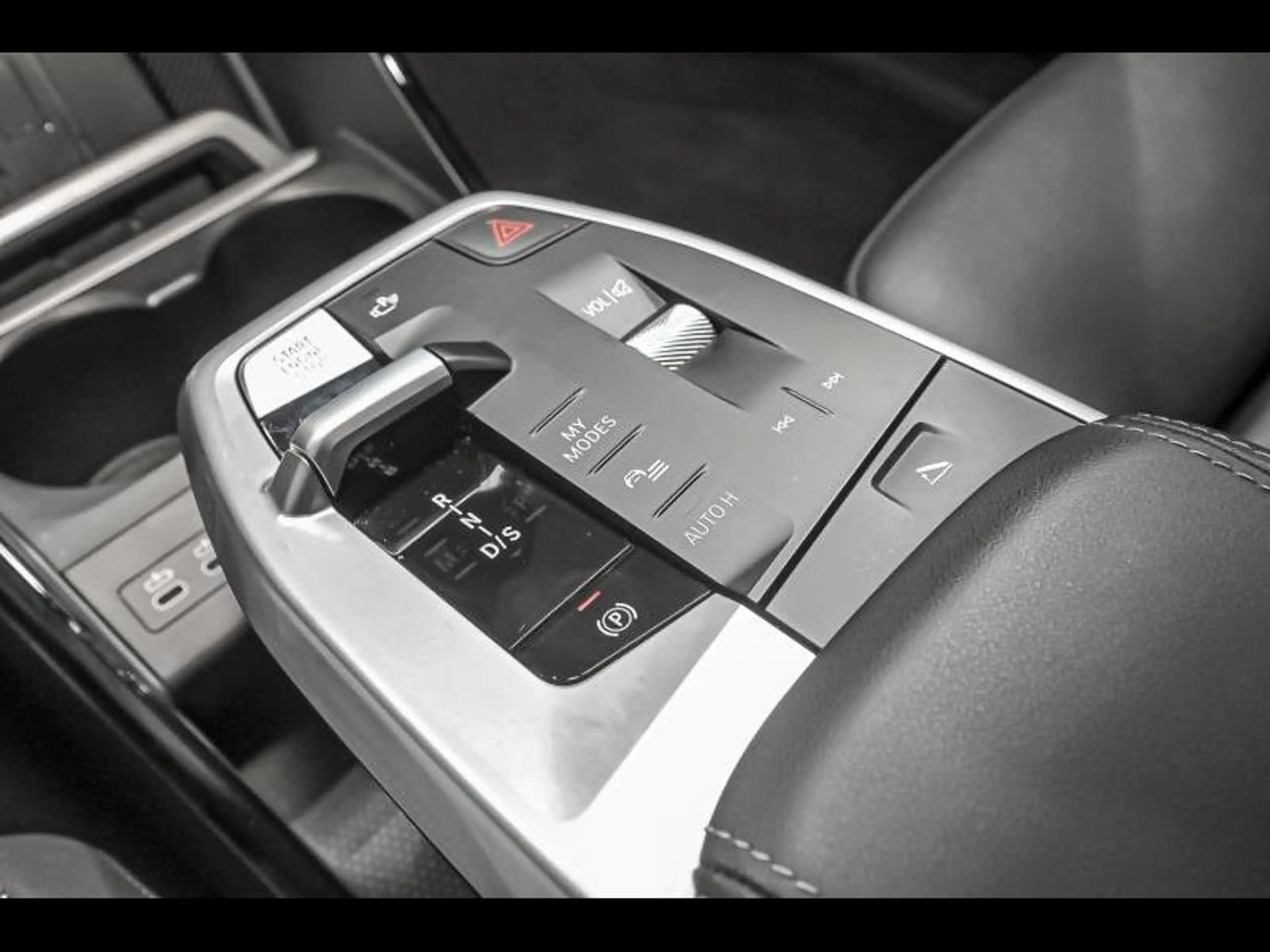 BMW 220 i Active Tourer - MPACK|PANO|COMFORT|DASS|DAB — photo 11