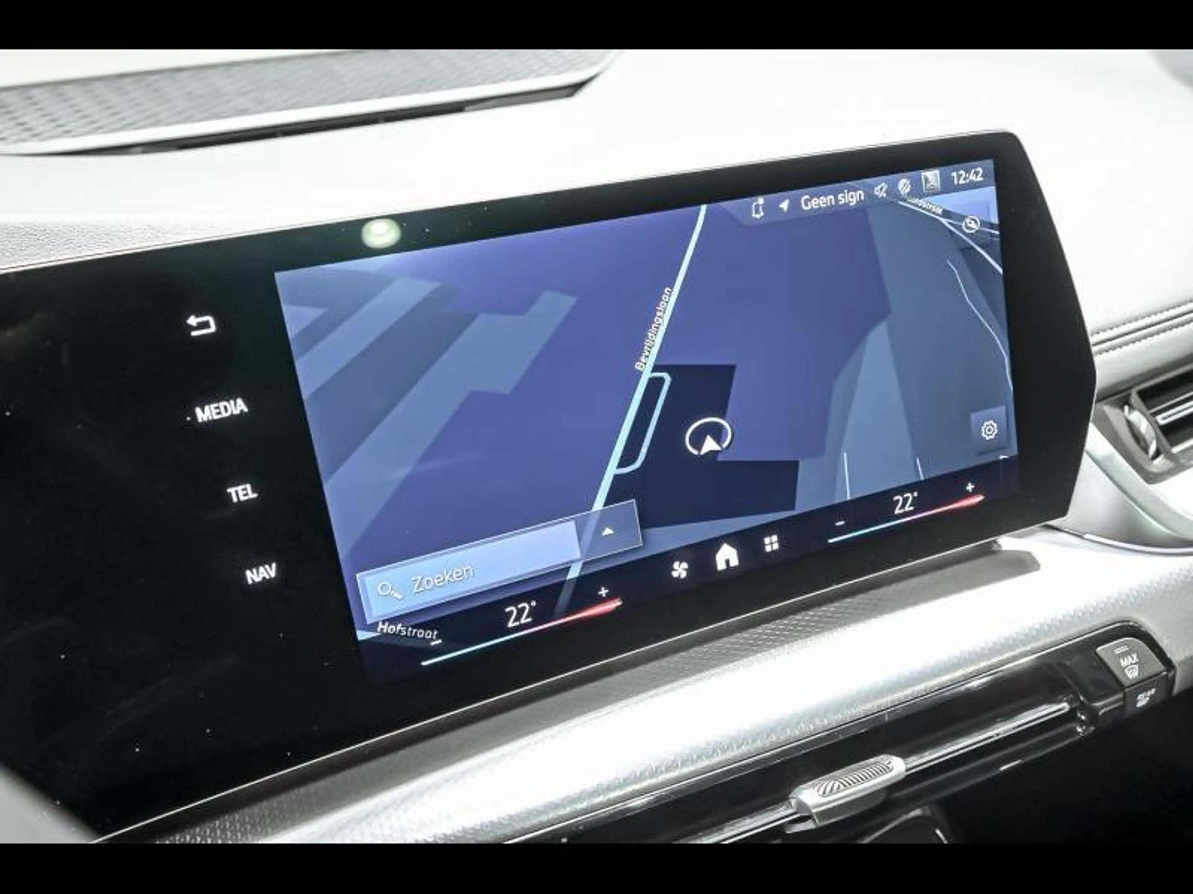 BMW 220 i Active Tourer - MPACK|PANO|COMFORT|DASS|DAB — photo 13