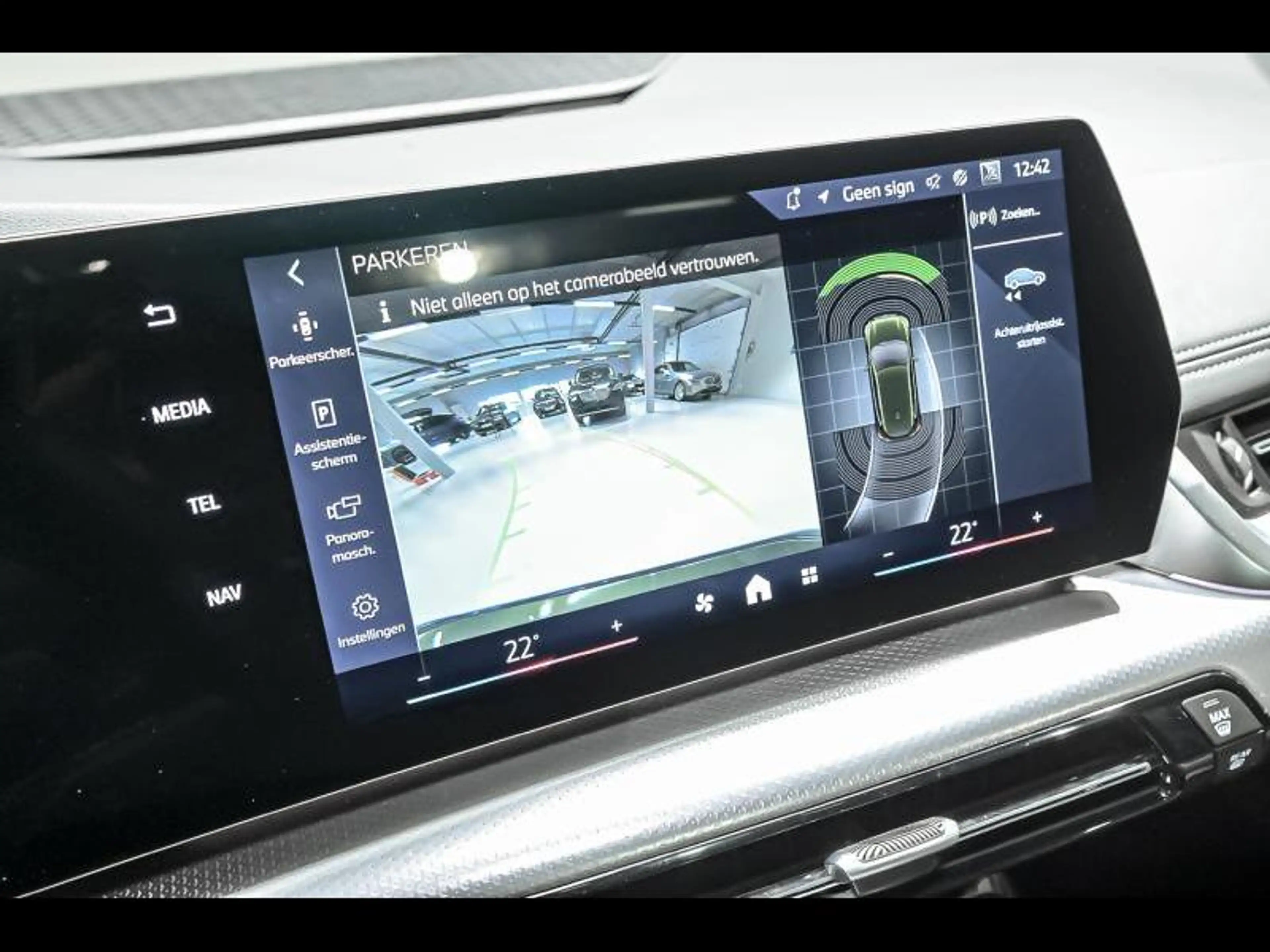 BMW 220 i Active Tourer - MPACK|PANO|COMFORT|DASS|DAB — photo 14