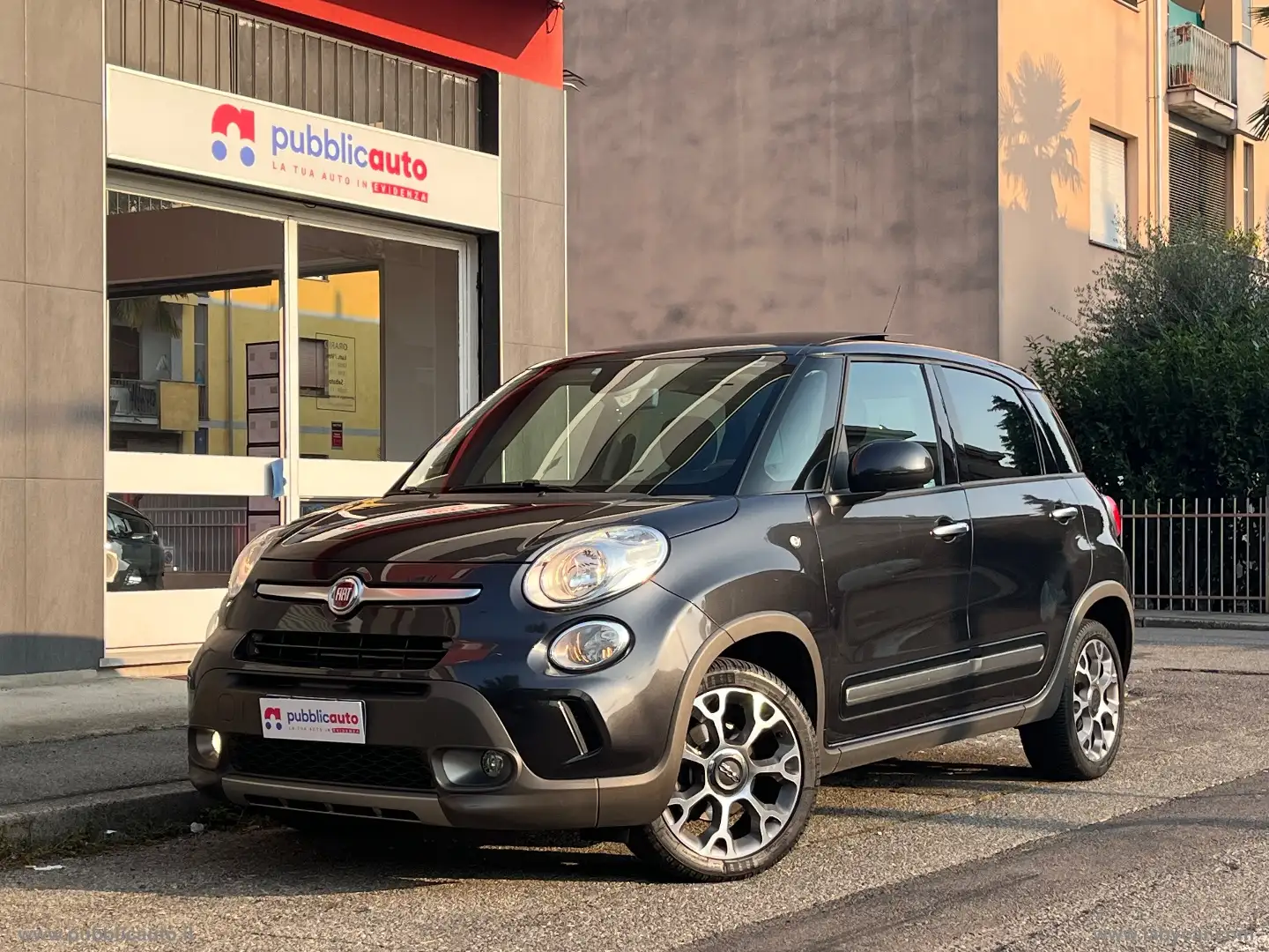 Fiat 500L 1.4 95 CV Trekking Grau - 1