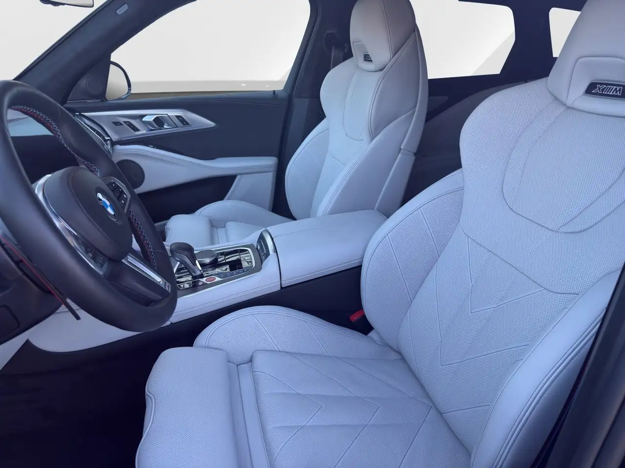 BMW XM 50e NP: € 140.750,-- 11