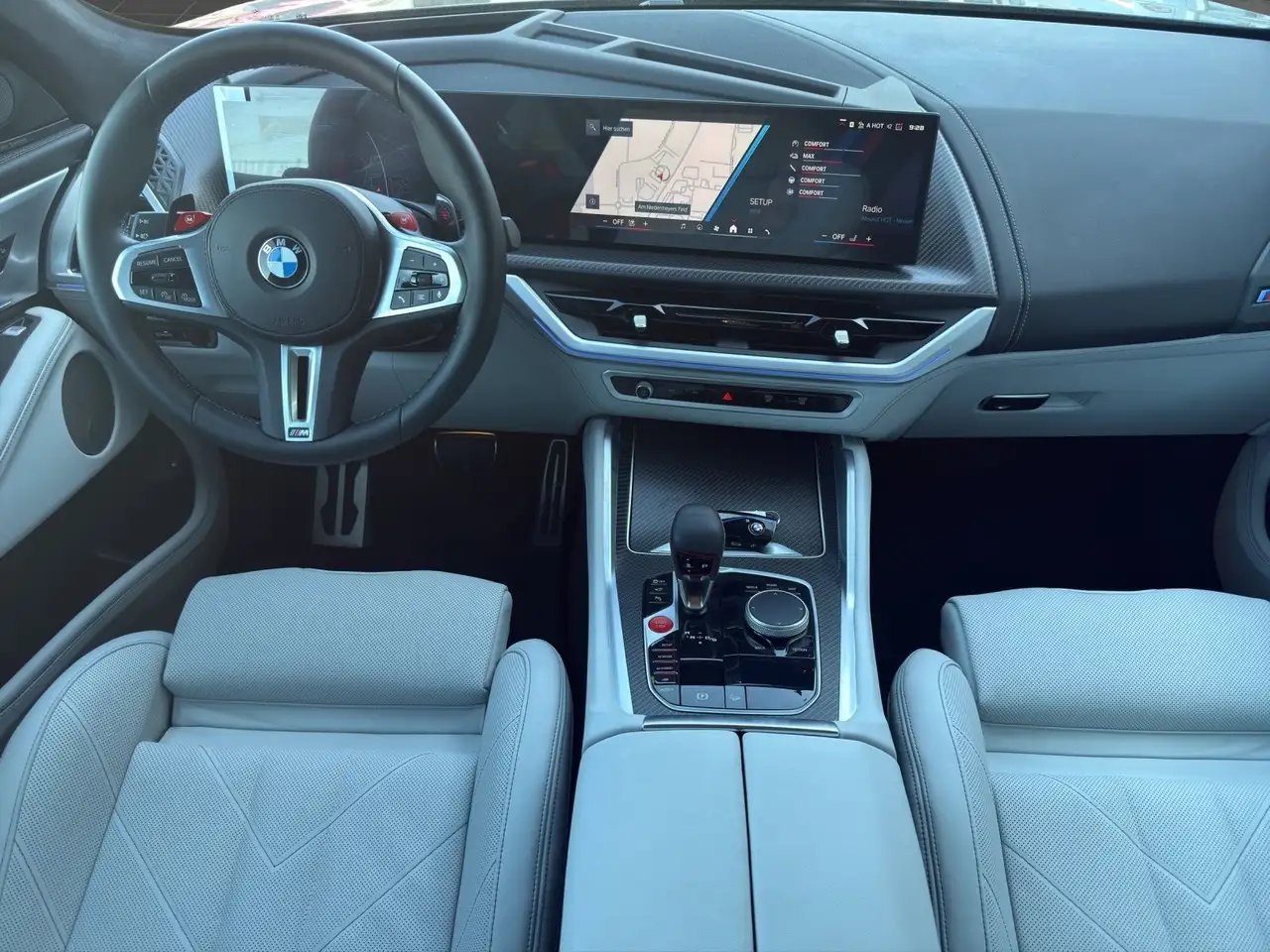 BMW XM 50e NP: € 140.750,-- 9
