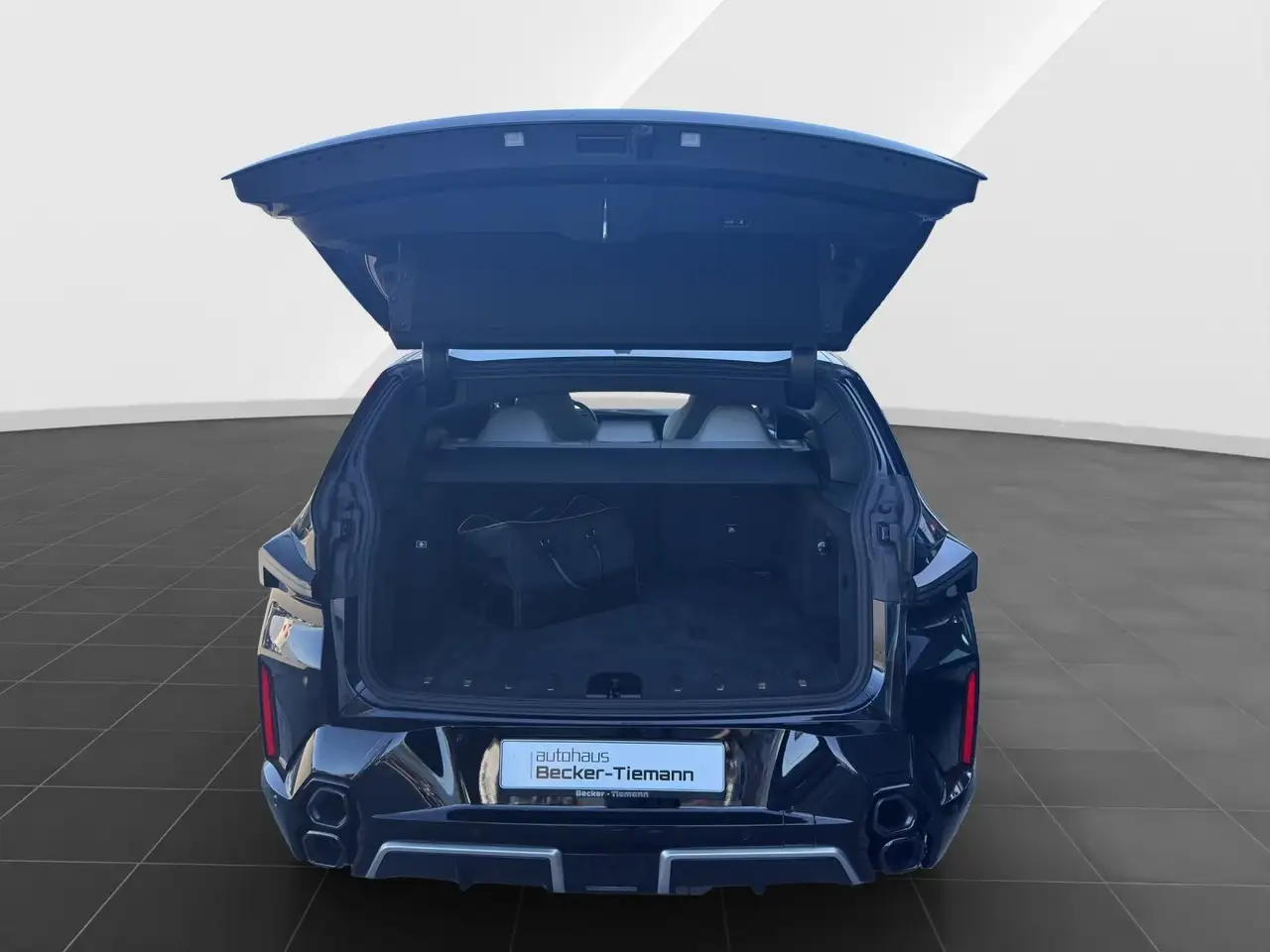 BMW XM 50e NP: € 140.750,-- 14