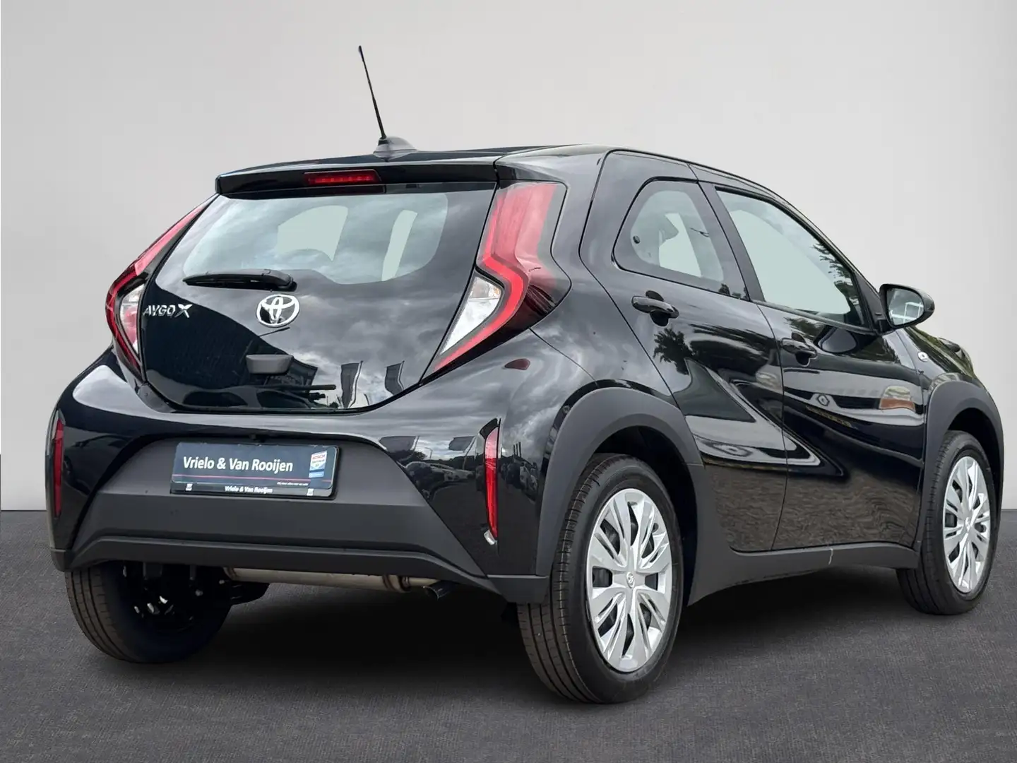 Toyota Aygo X 1.0 VVT-i MT Play | € 1.000 INRUILPREMIE | NIEUW! Zwart - 2