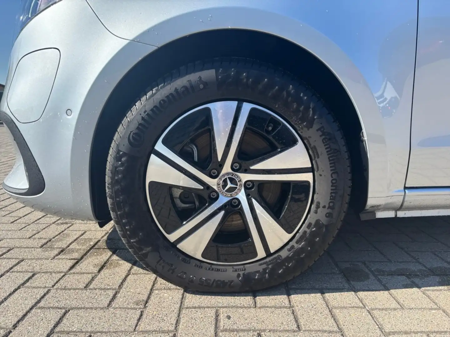 Mercedes-Benz EQV 300 Lang AIRMATIC+LED+PANO+DISTR Plateado - 2