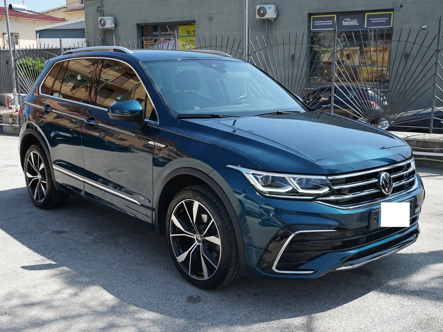 Volkswagen Tiguan 2.0 tdi R-Line 4motion 150cv dsg Gris - 1