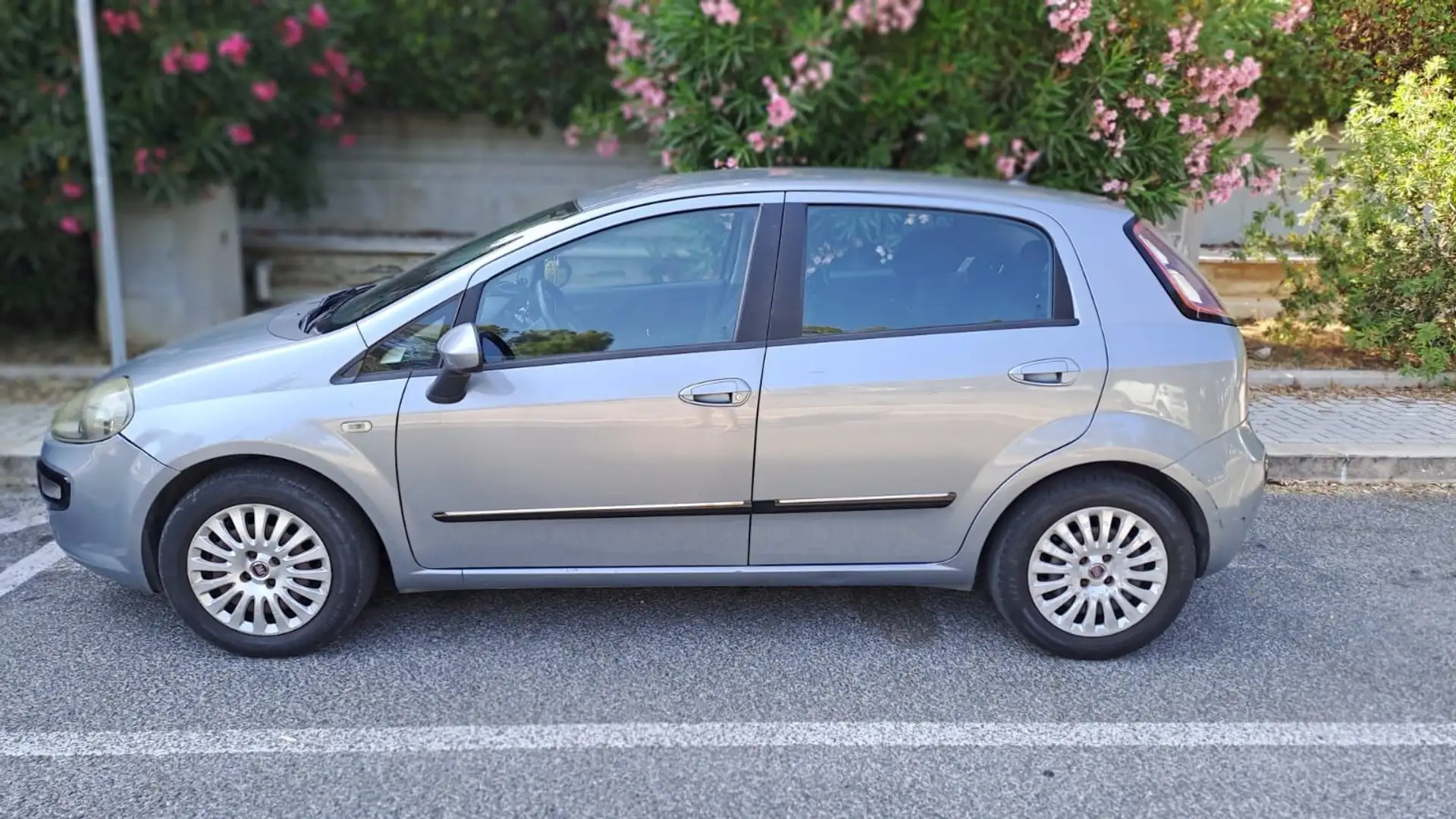 Fiat Grande Punto Punto III 2010 Evo 5p 1.3 Gris - 1