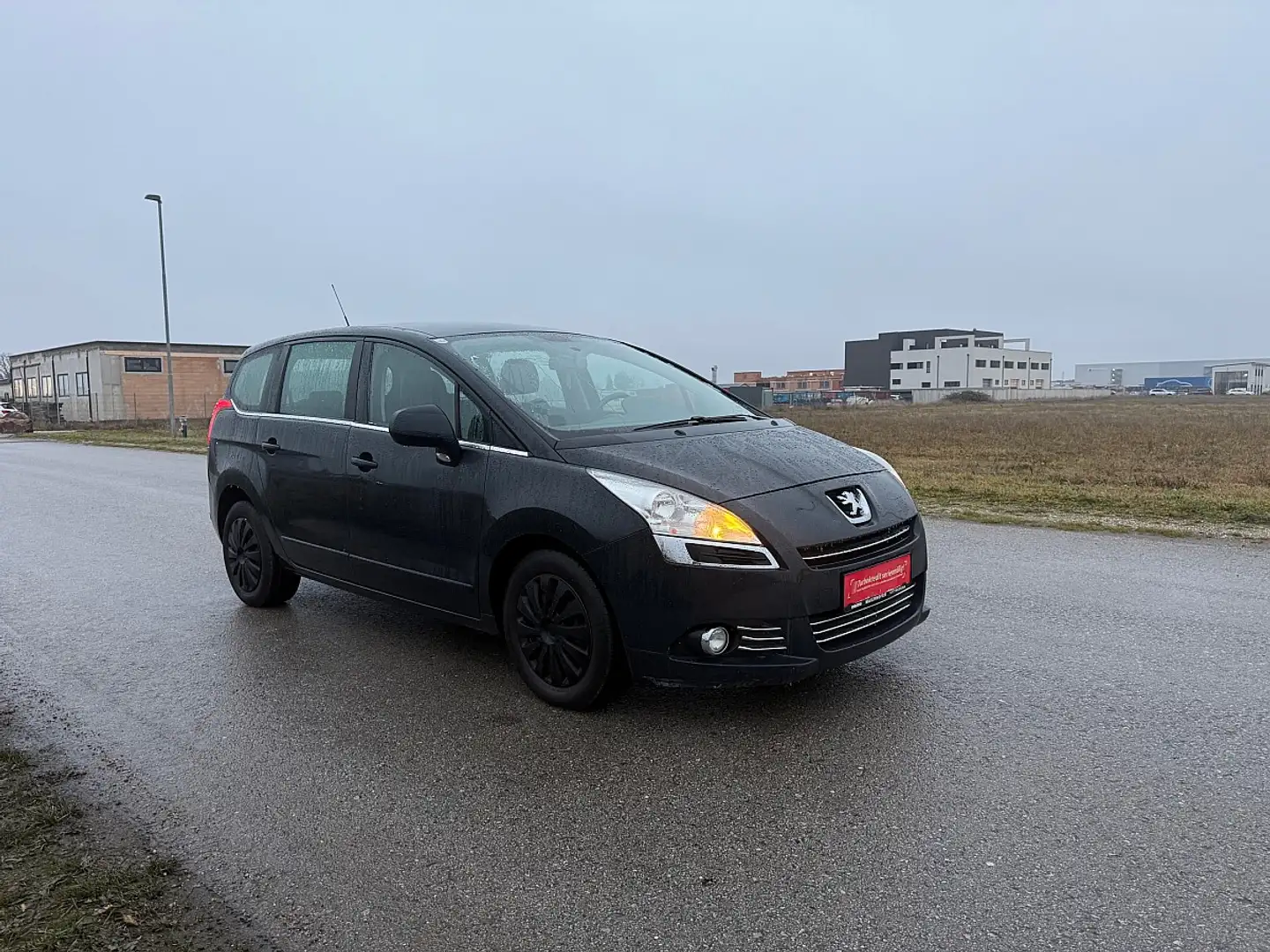 Peugeot 5008 1,6 HDI Premium FAP Grau - 2