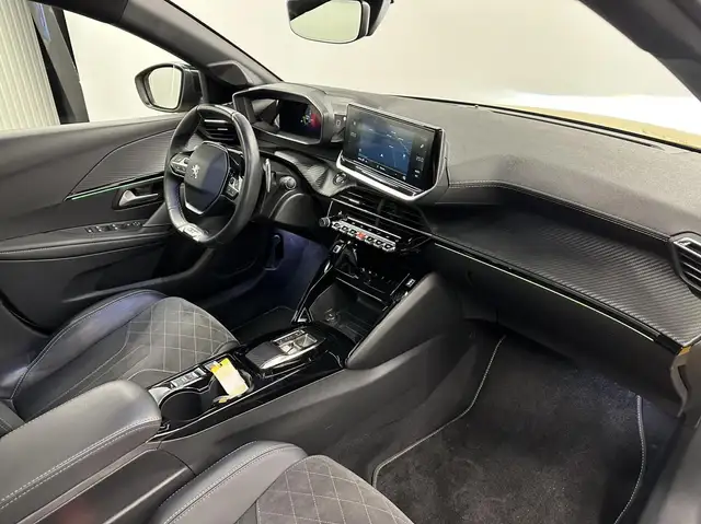 Peugeot 208 view 13
