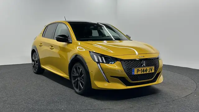 Peugeot 208 view 3