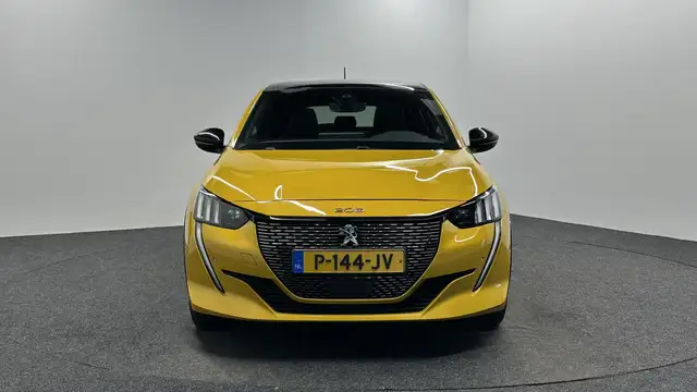Peugeot 208 view 6