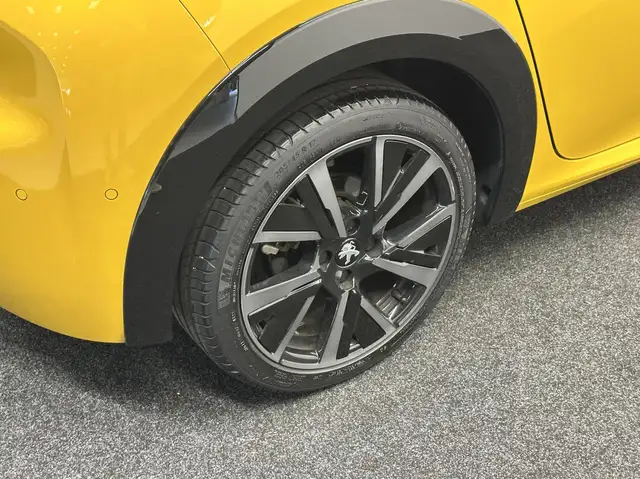 Peugeot 208 view 12