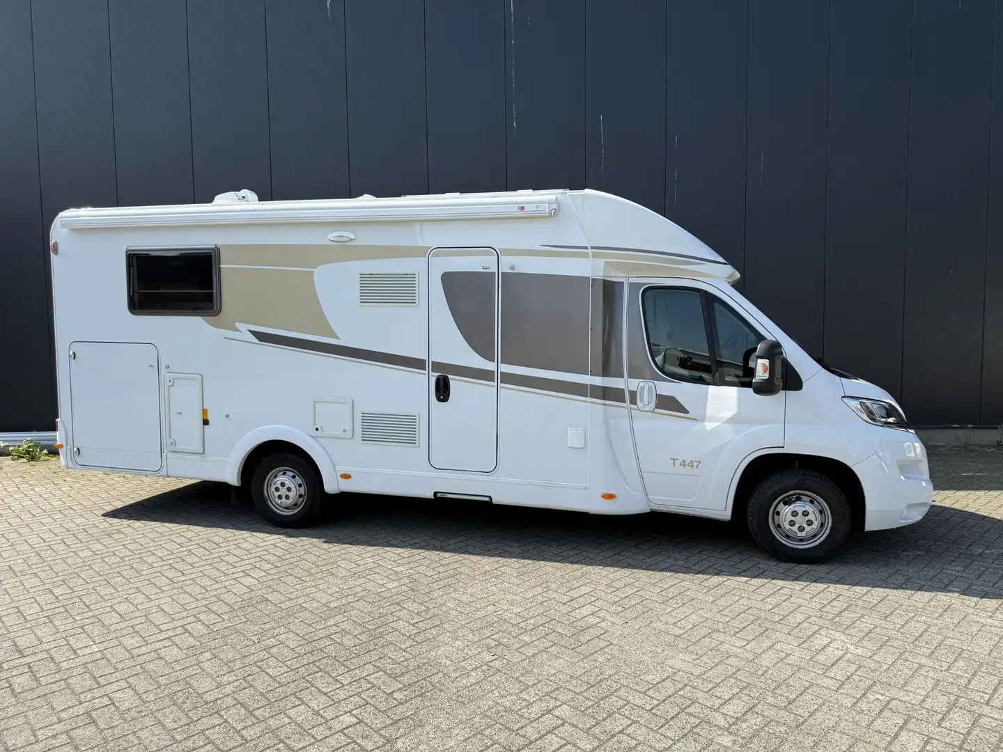 Carado T447 met hefbed Weiß - 1