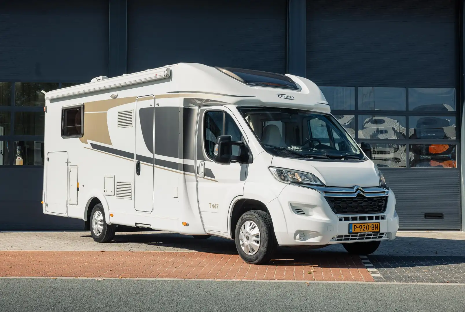 Carado T447 met hefbed Wit - 1