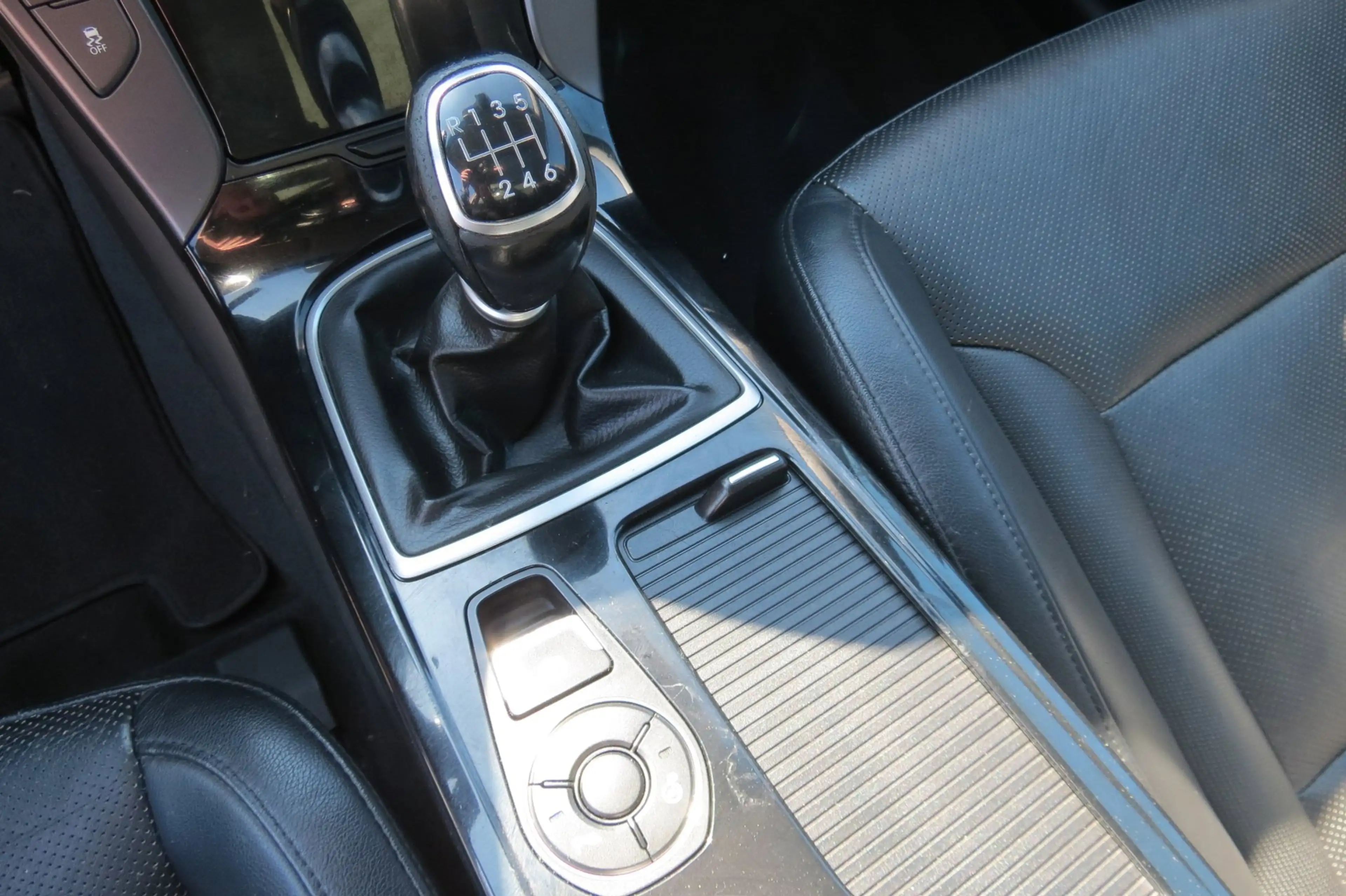 Hyundai i40 Wagon 2.0 GDI i-Catcher , FULL OPTIONS !!! — photo 13