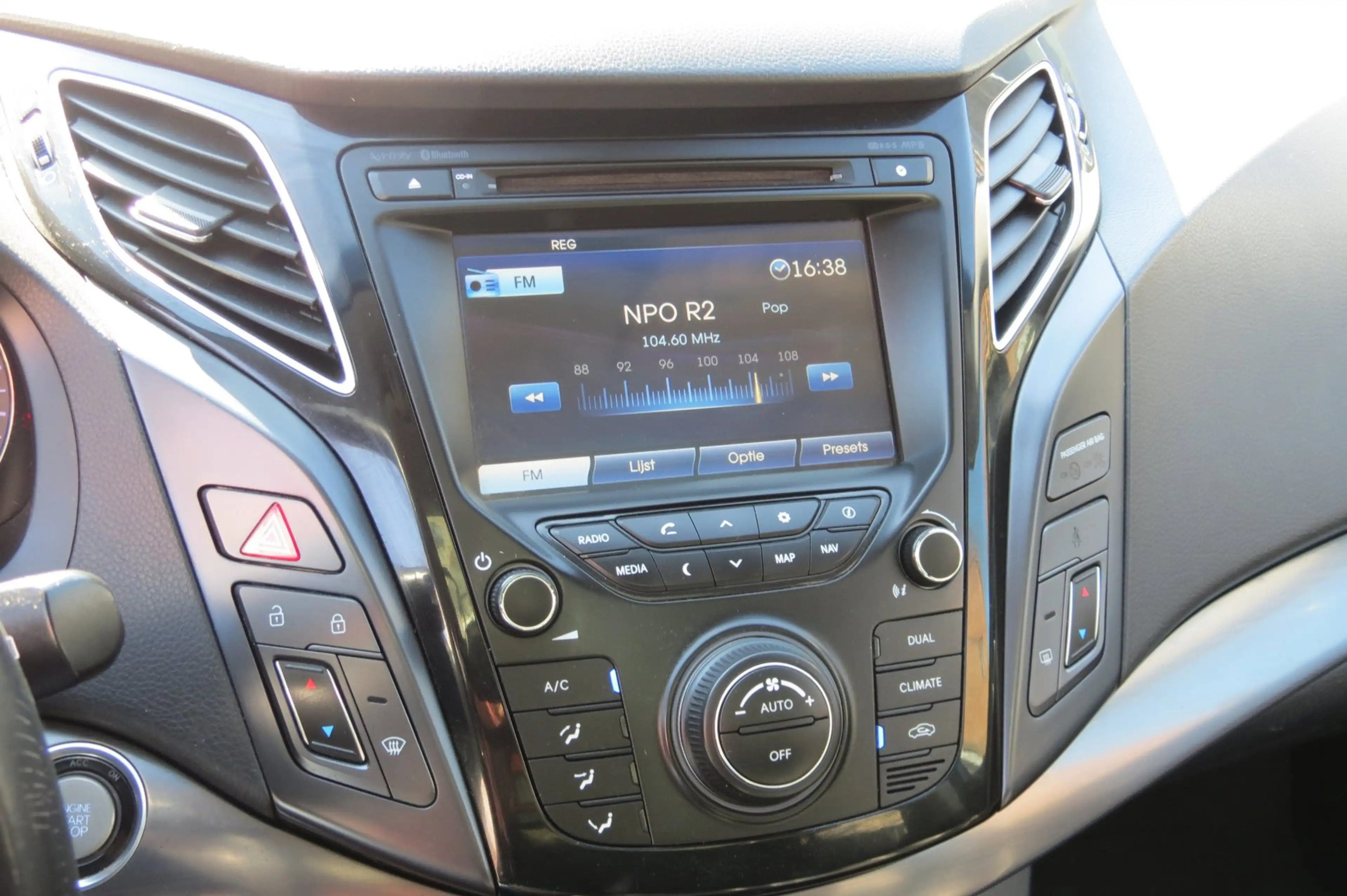 Hyundai i40 Wagon 2.0 GDI i-Catcher , FULL OPTIONS !!! — photo 11