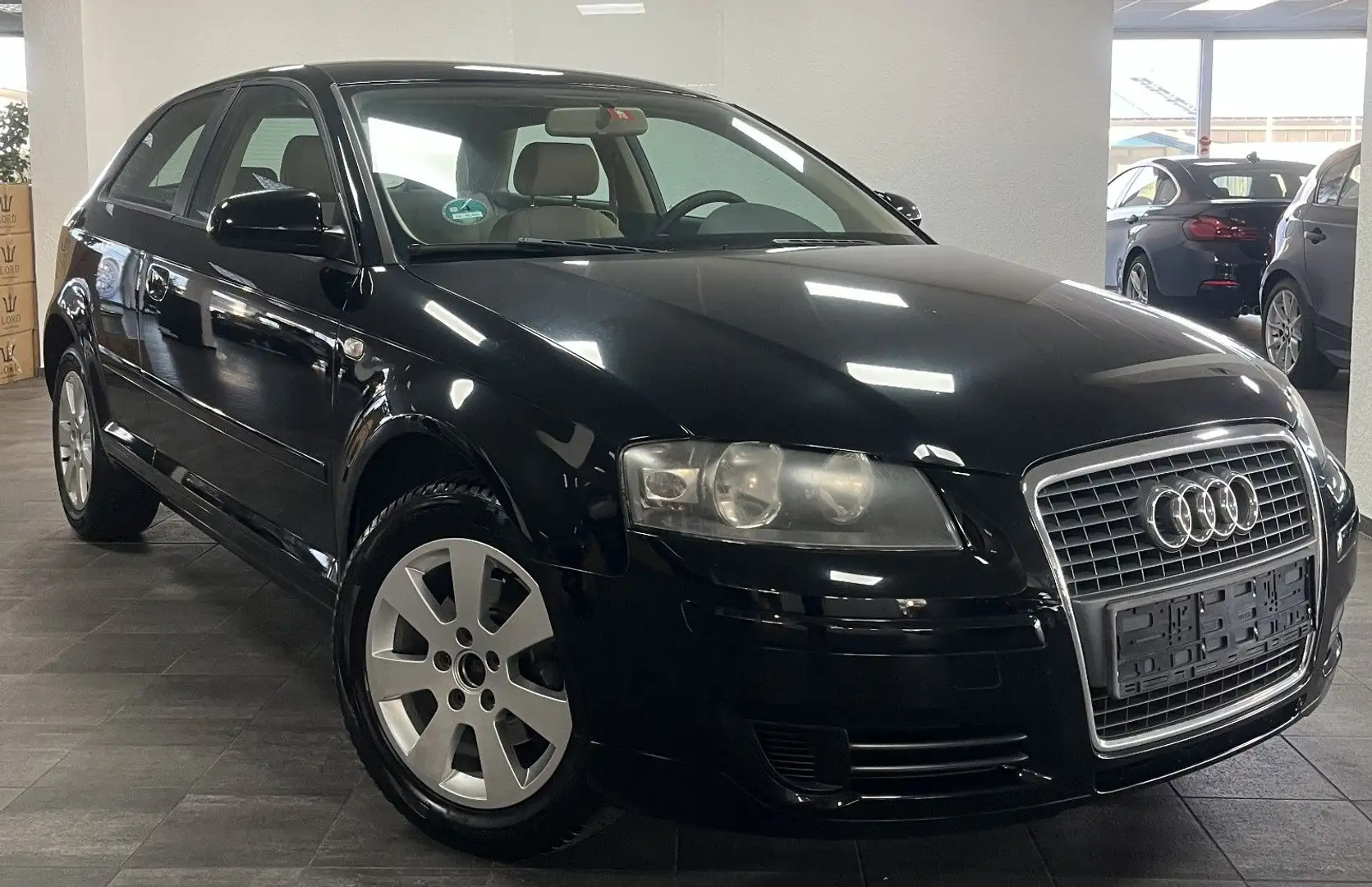 Audi A3 1.6 Automatik PDC Sitzheizung Klima TOP Negro - 2