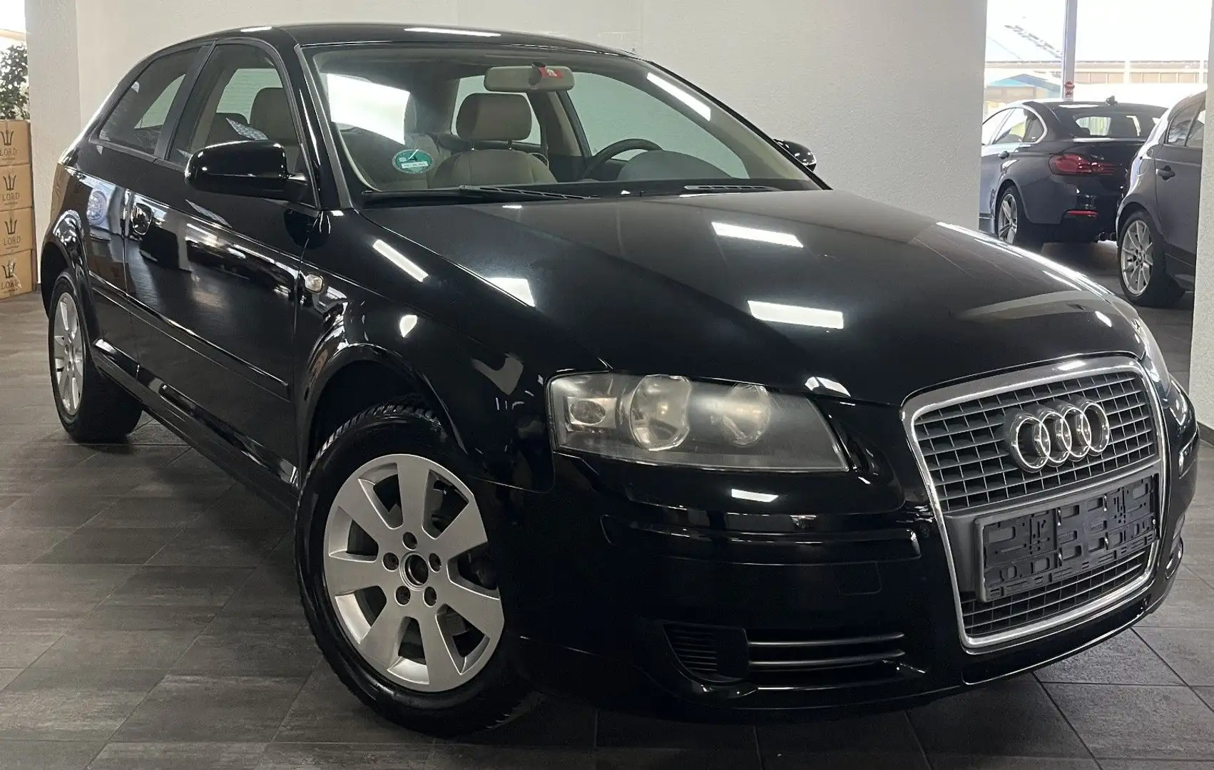 Audi A3 1.6 Automatik PDC Sitzheizung Klima TOP Negro - 1