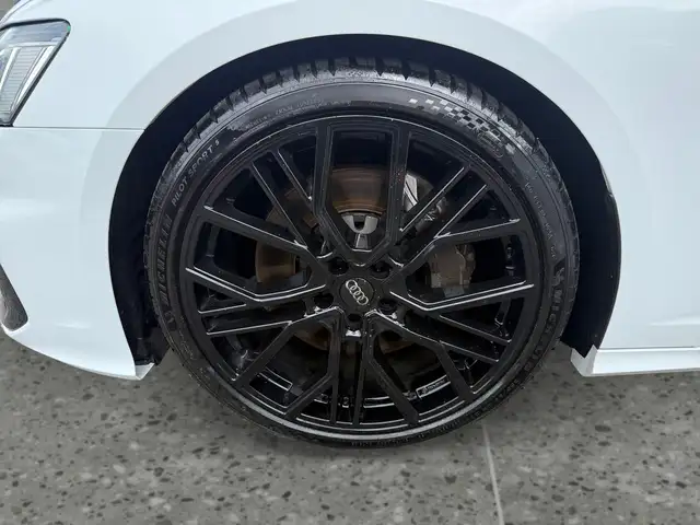 Audi A6 view 16