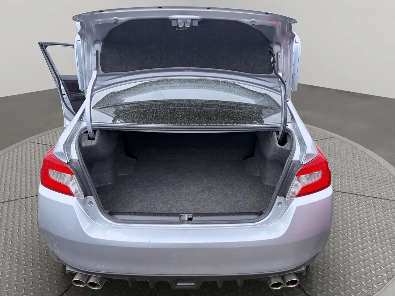 Subaru WRX снимка Subaru WRX