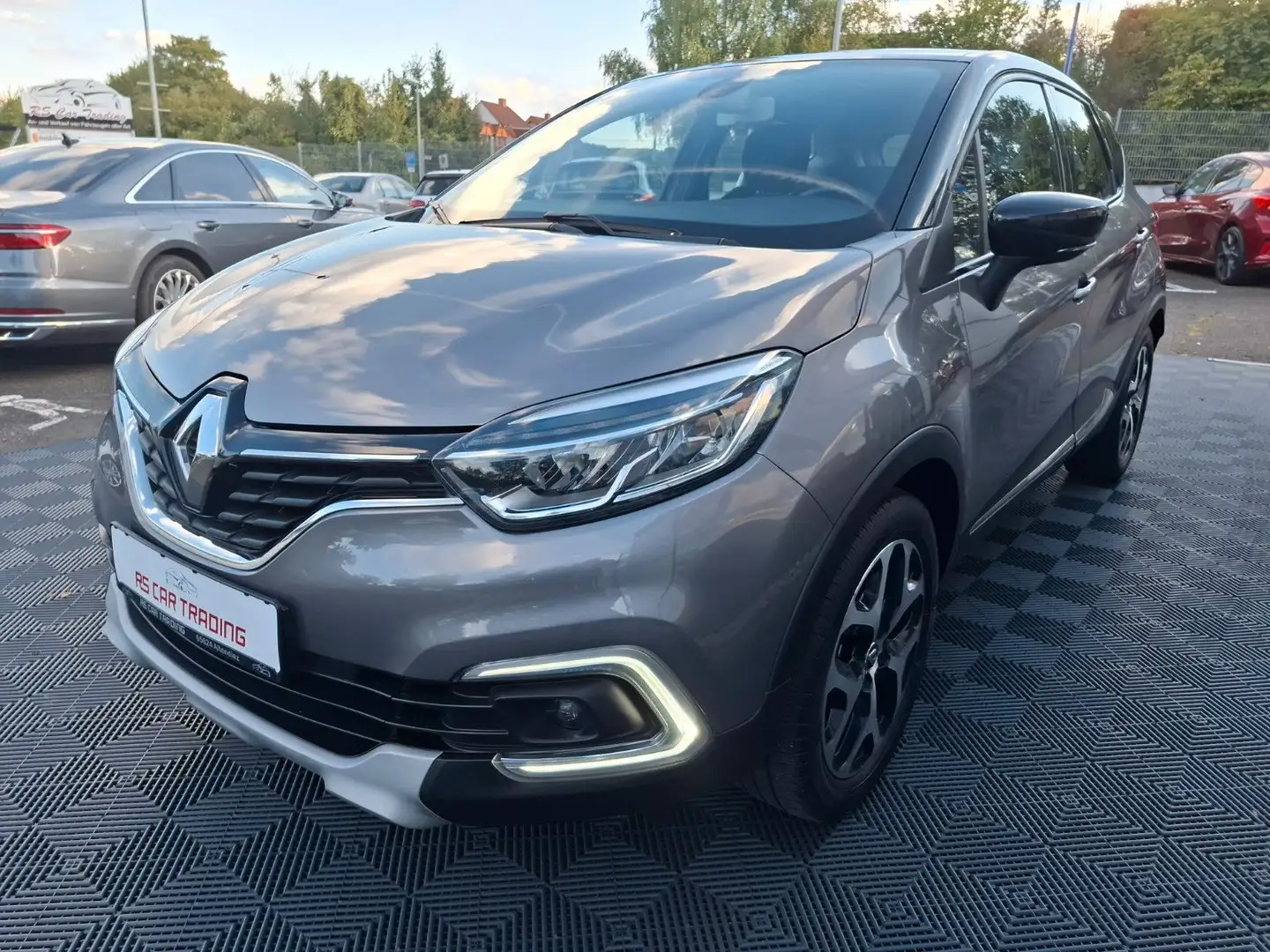 Renault Captur Intens*Alu 17*Tempomat*Klima*Sitzheiz* Grau - 1